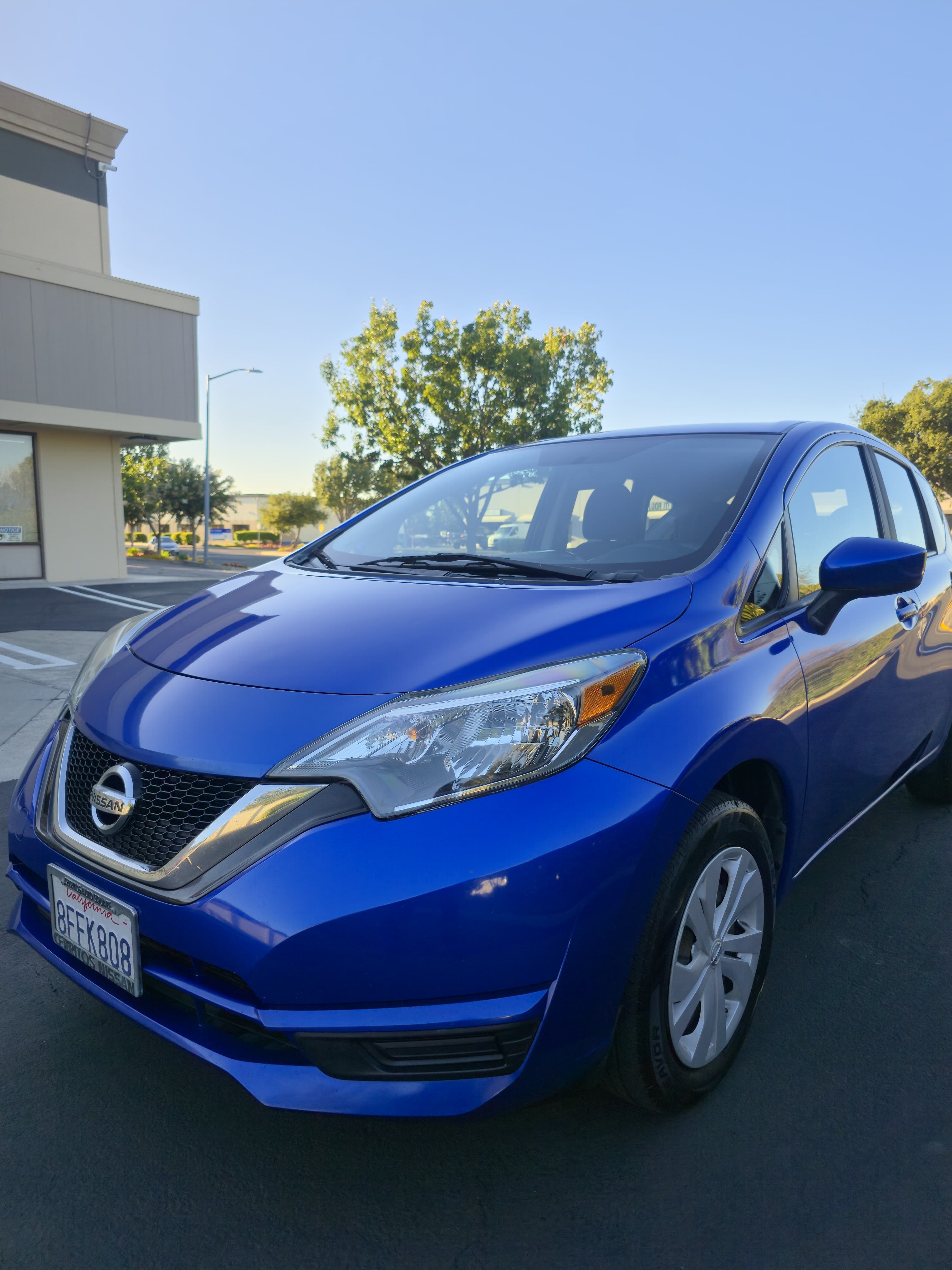 2017 Nissan Versa Note SV thumbnail 2