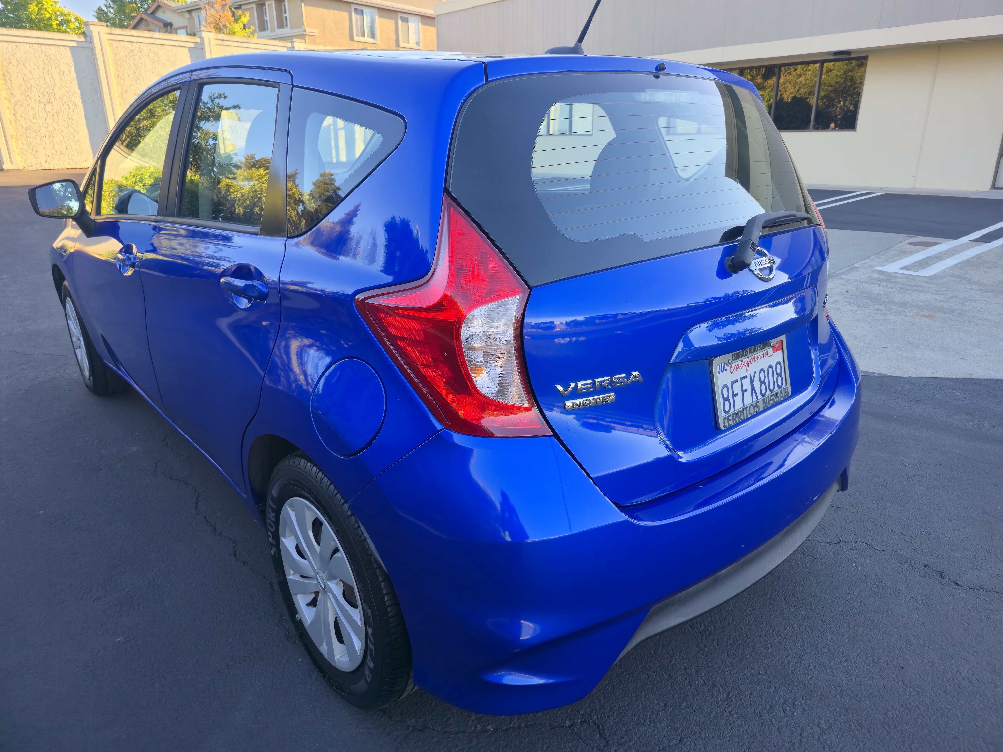 2017 Nissan Versa Note SV thumbnail 7