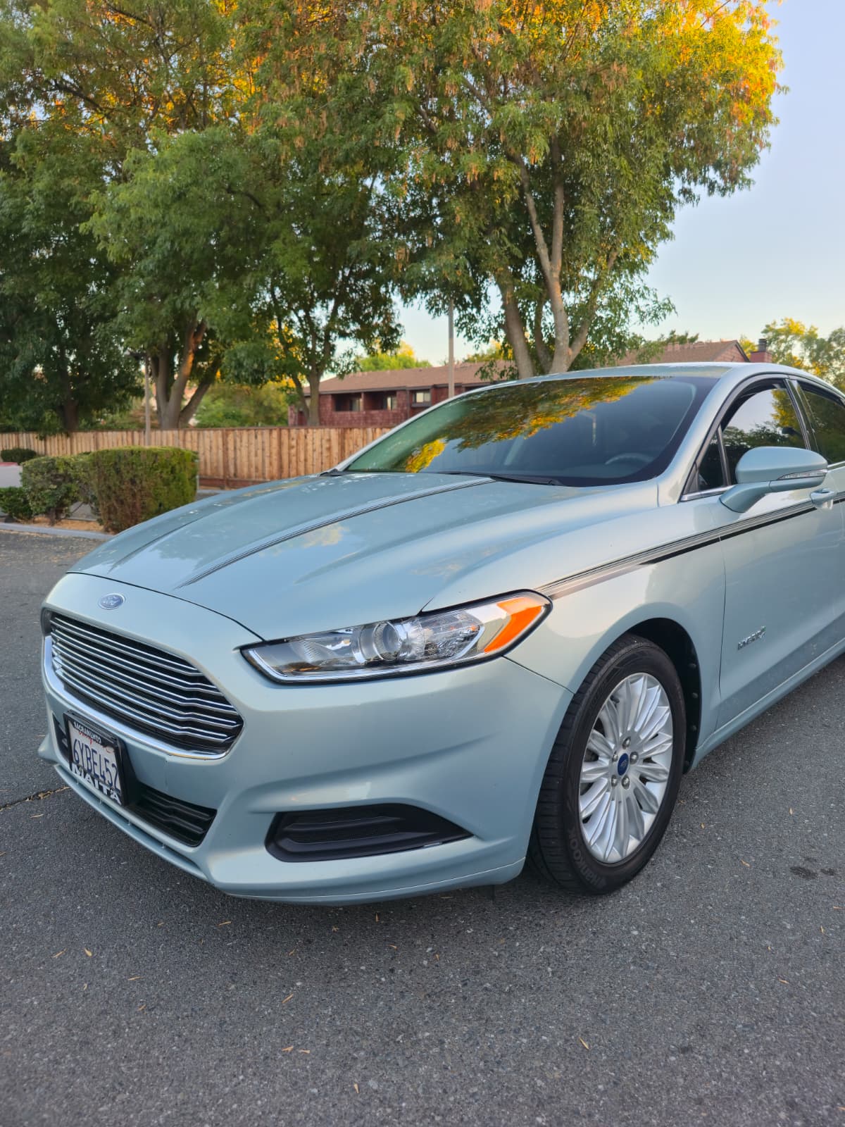 2013 Ford Fusion Hybrid SE thumbnail 2