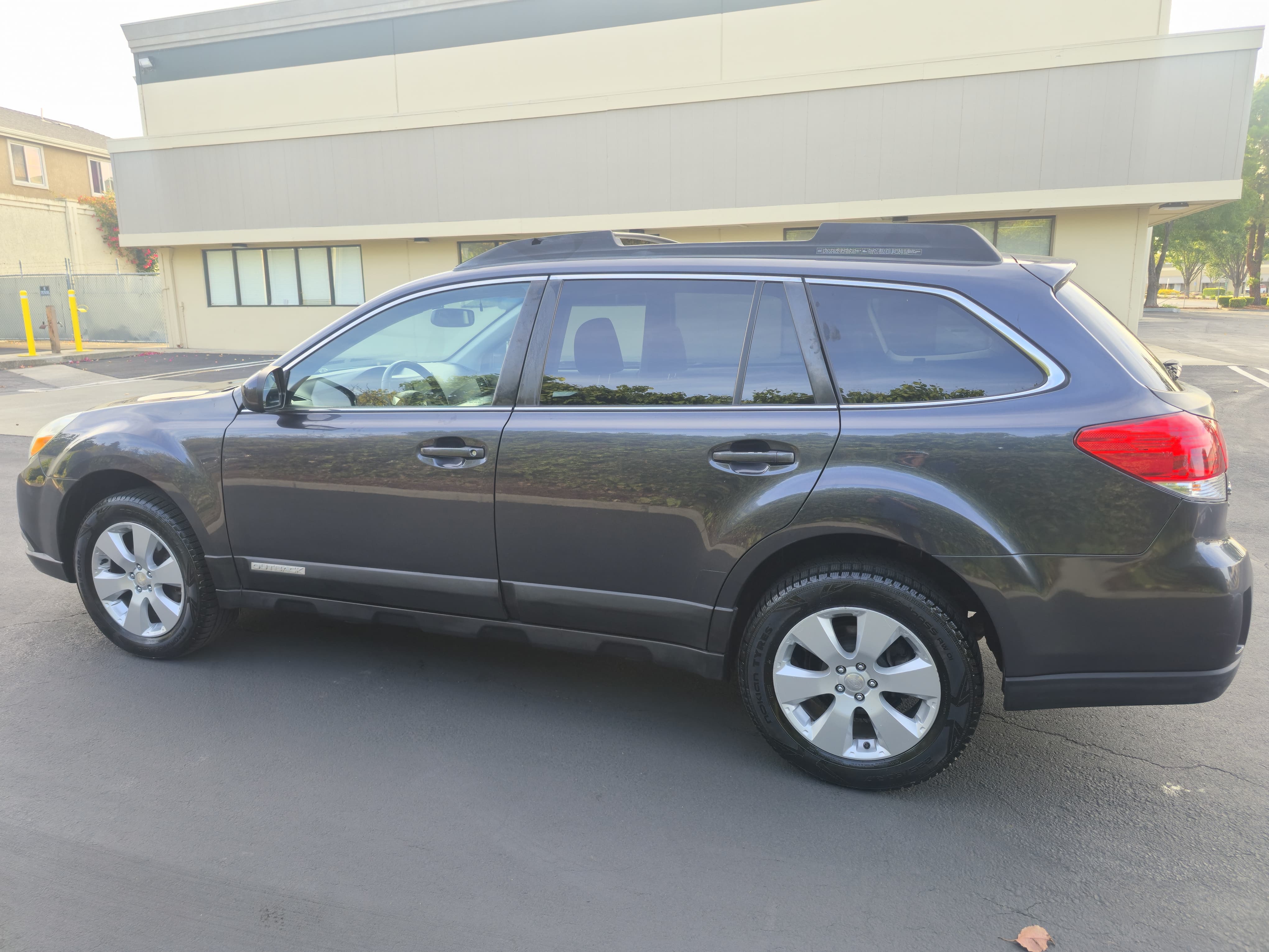 2012 Subaru Outback 2.5i Premium thumbnail 6