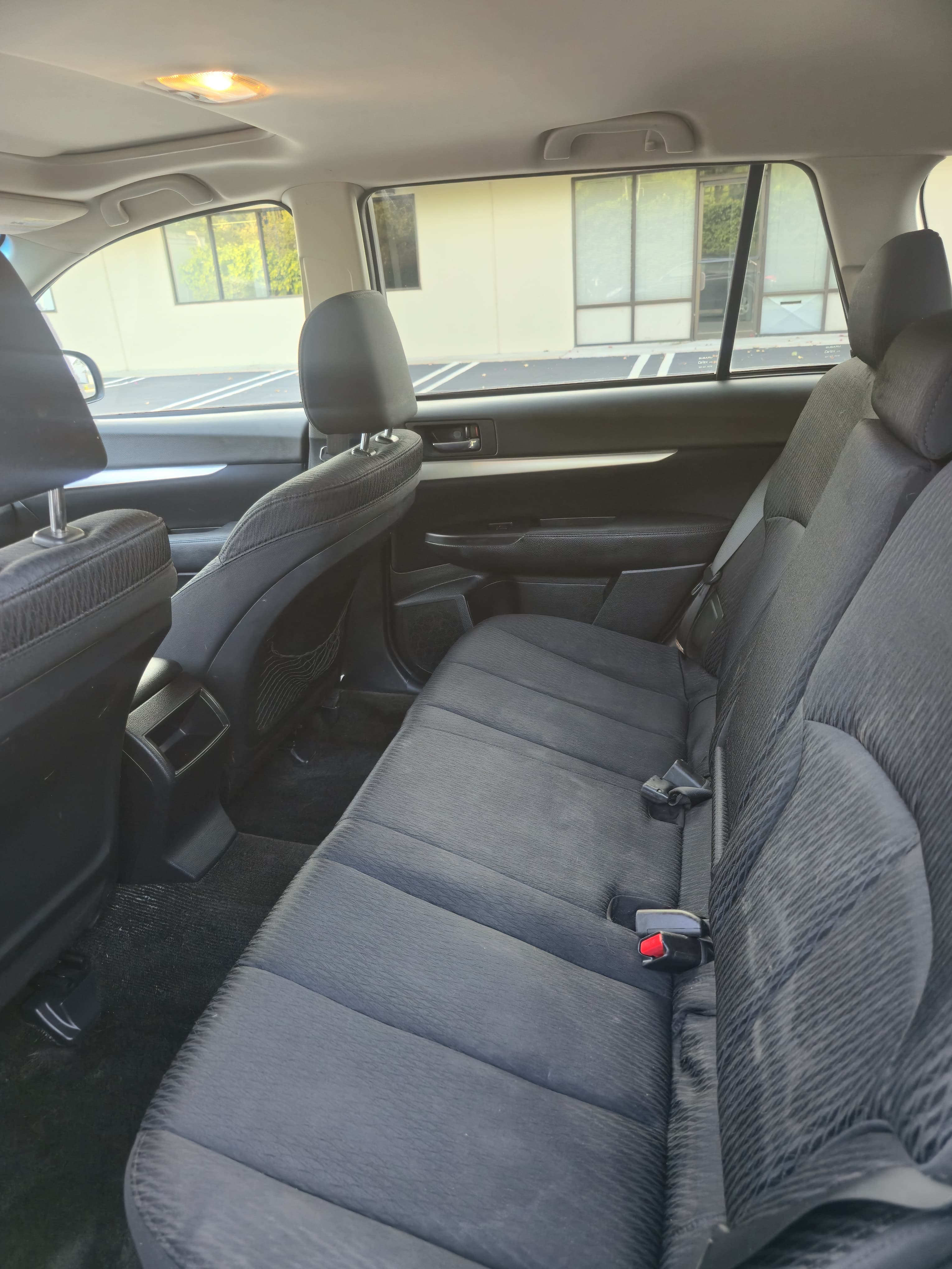 2012 Subaru Outback 2.5i Premium thumbnail 10