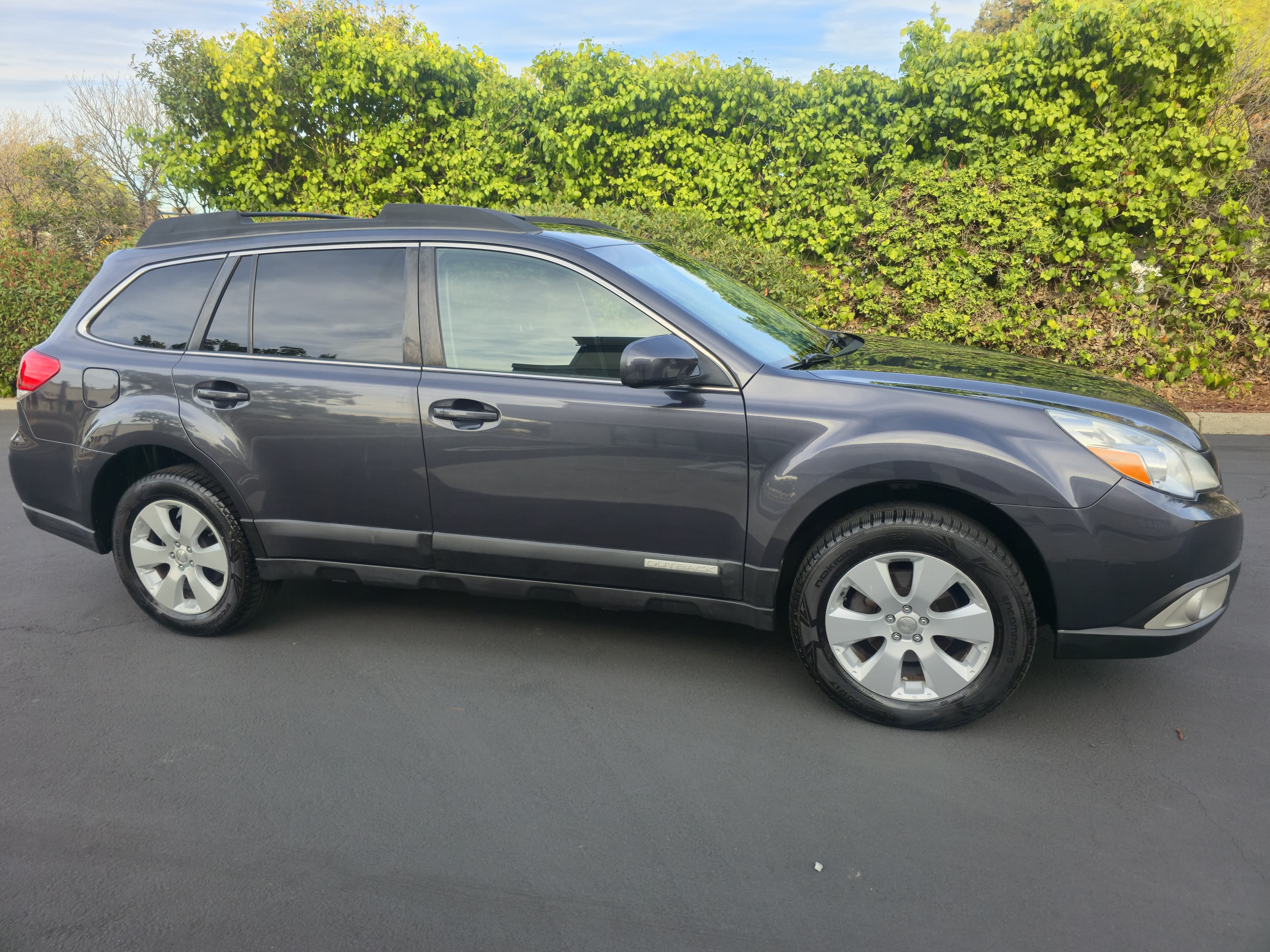 2012 Subaru Outback 2.5i Premium thumbnail 5