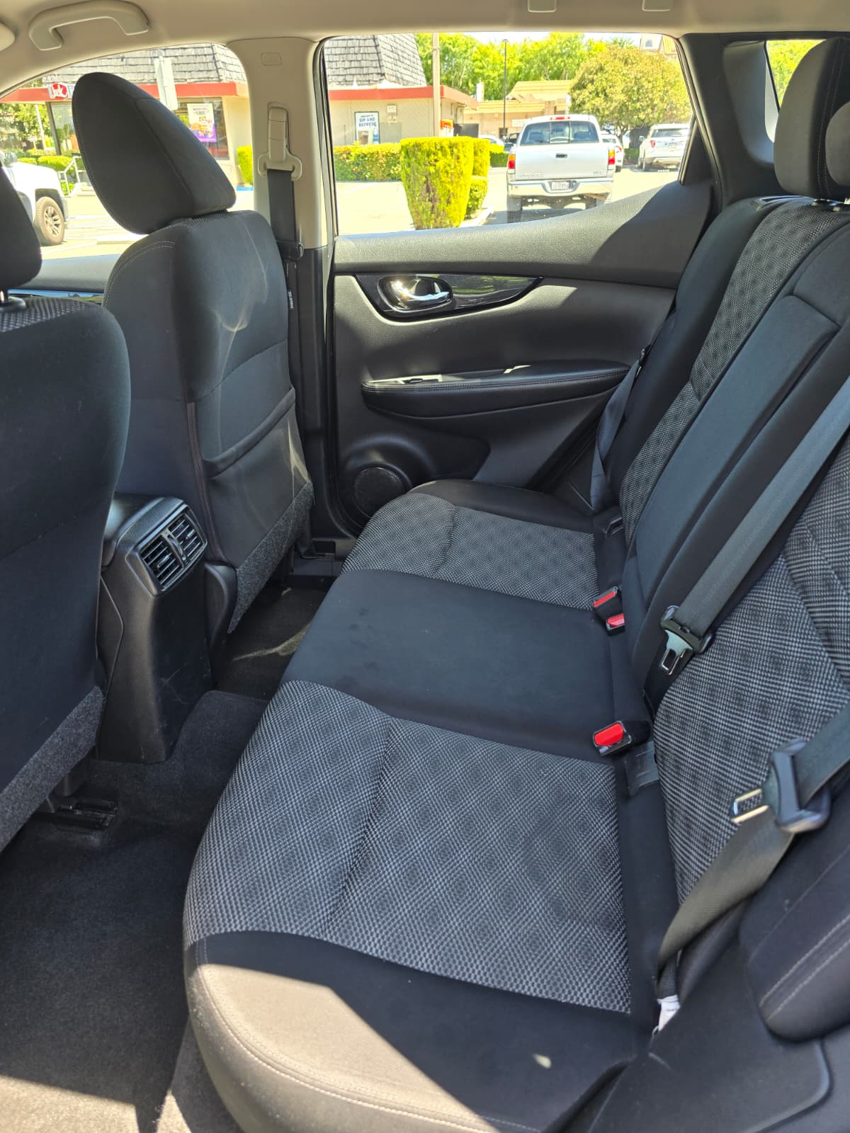2020 Nissan Rogue Sport SV thumbnail 9