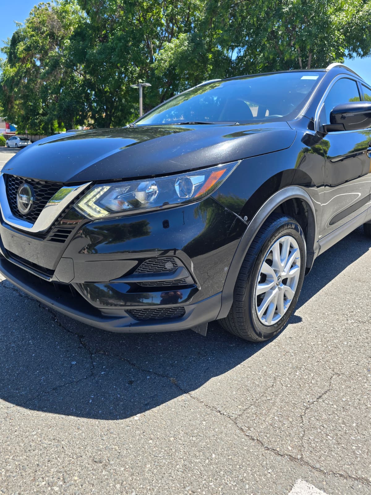 2020 Nissan Rogue Sport SV thumbnail 2