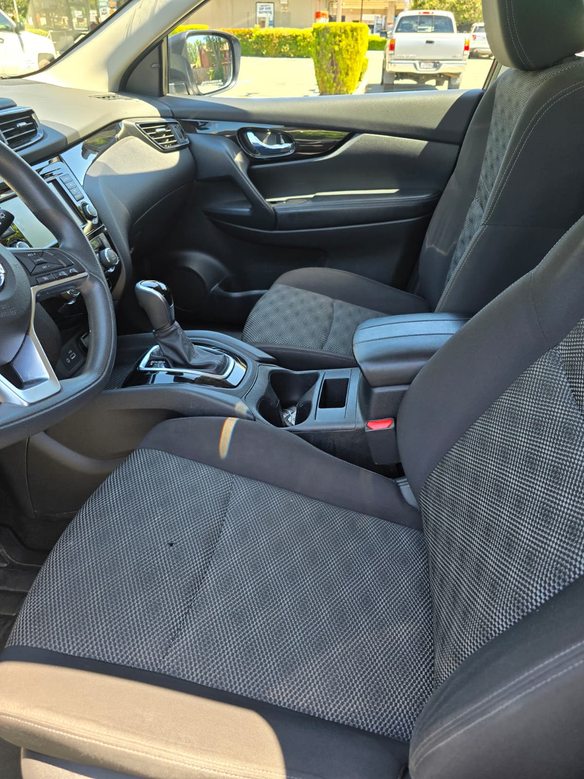 2020 Nissan Rogue Sport SV thumbnail 8