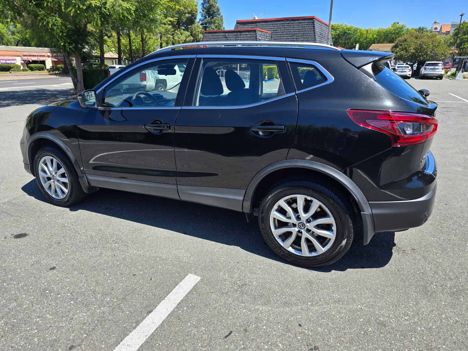 2020 Nissan Rogue Sport SV thumbnail 6