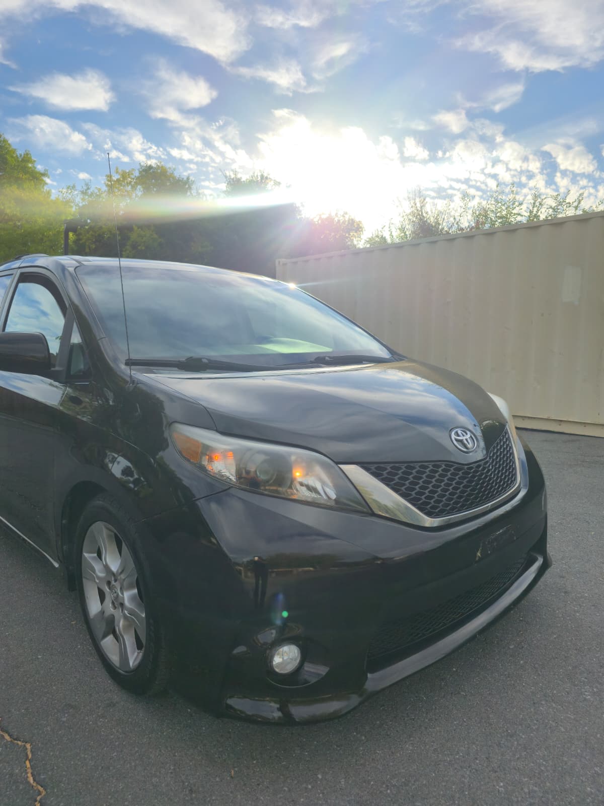 2013 Toyota Sienna SE thumbnail 2