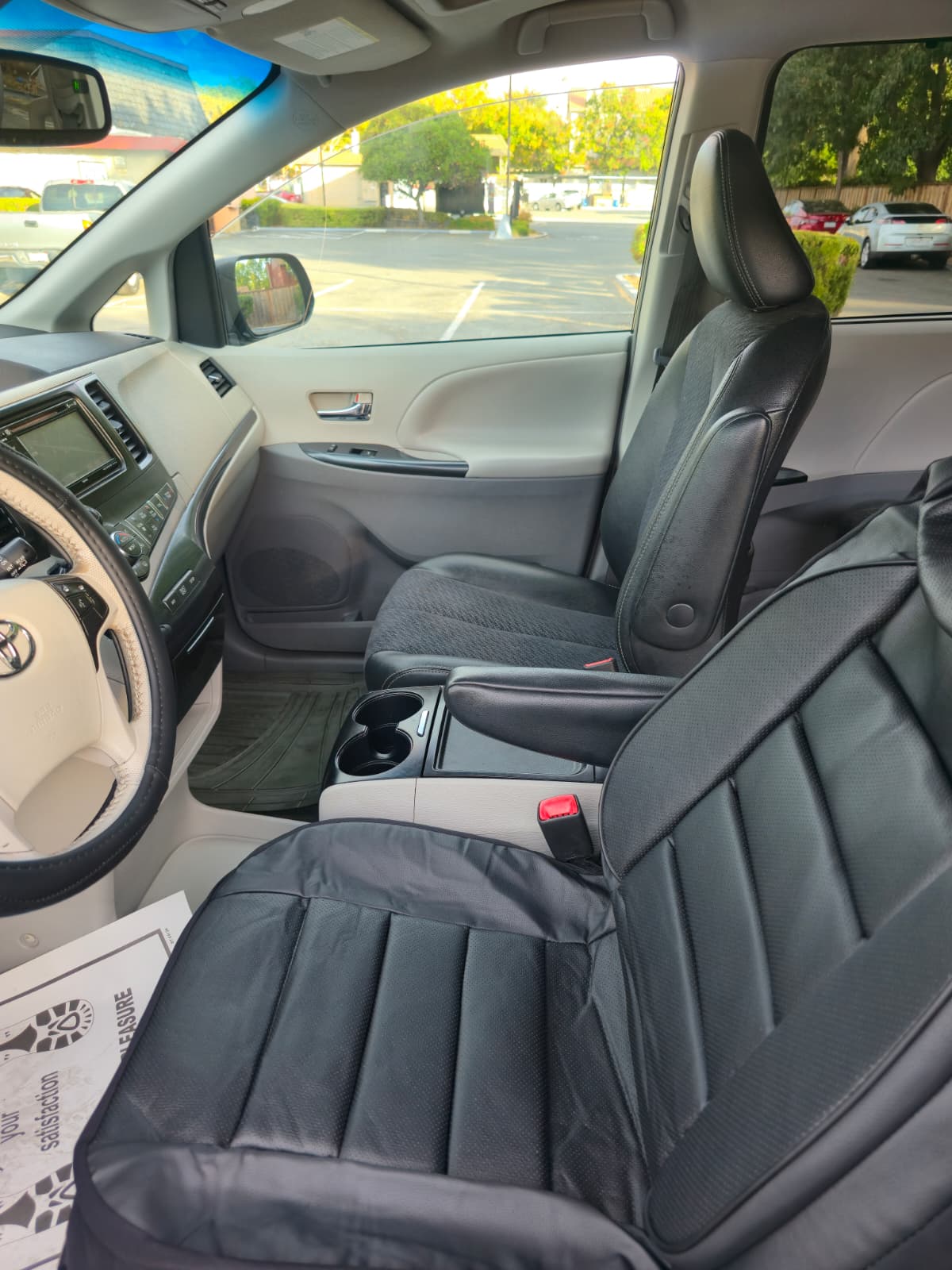 2013 Toyota Sienna SE thumbnail 9