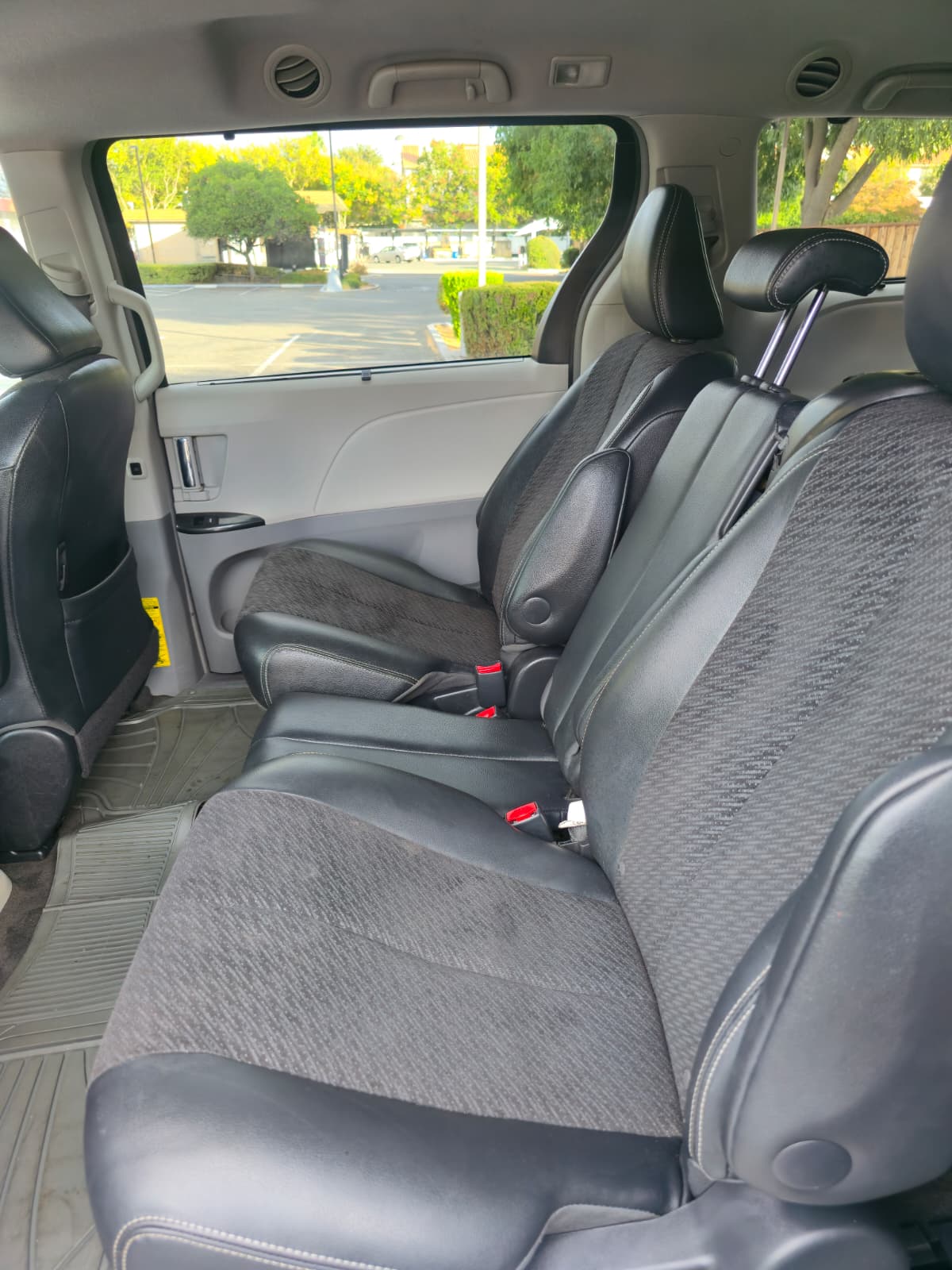 2013 Toyota Sienna SE thumbnail 10