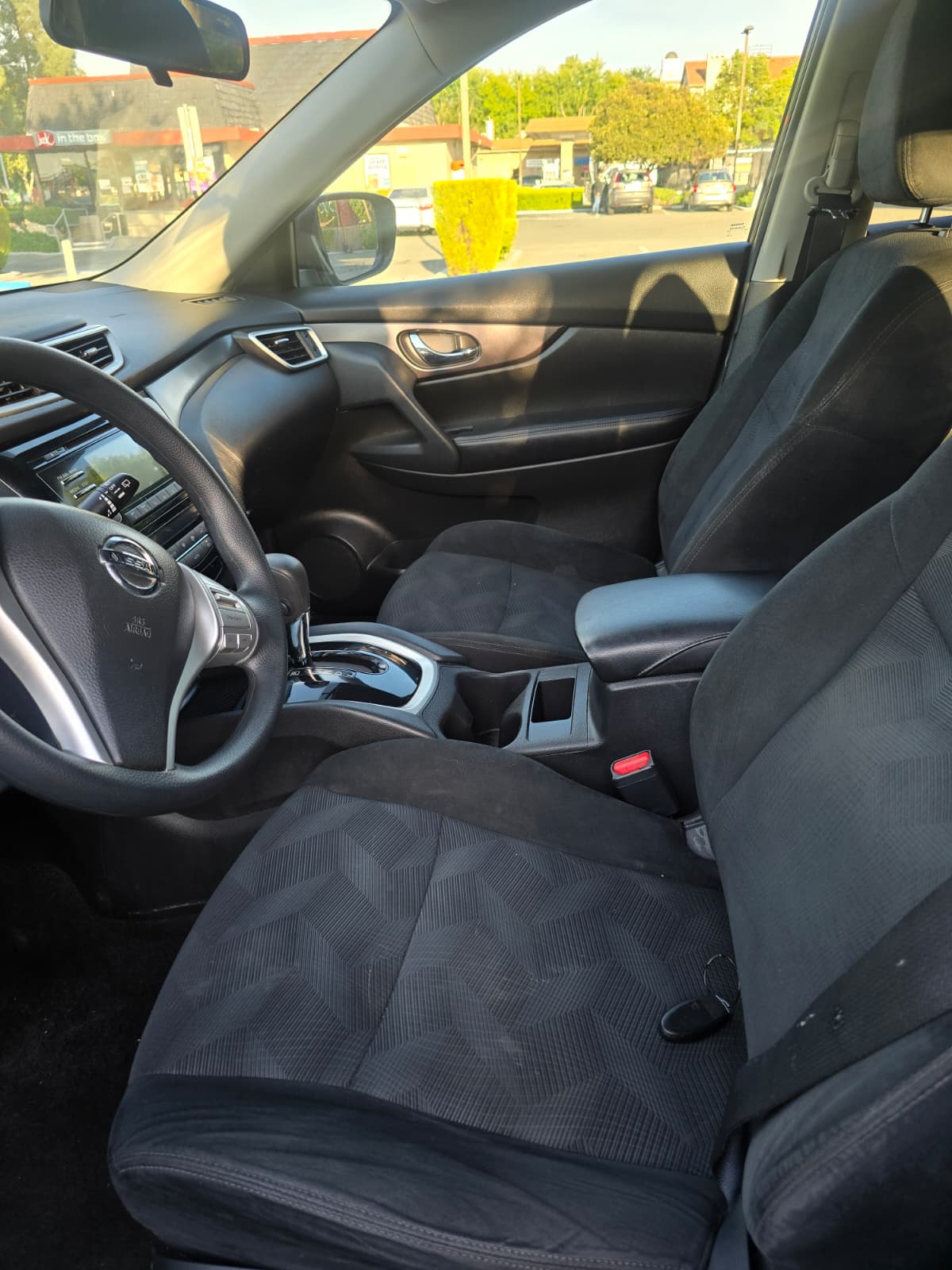 2016 Nissan Rogue SV thumbnail 9