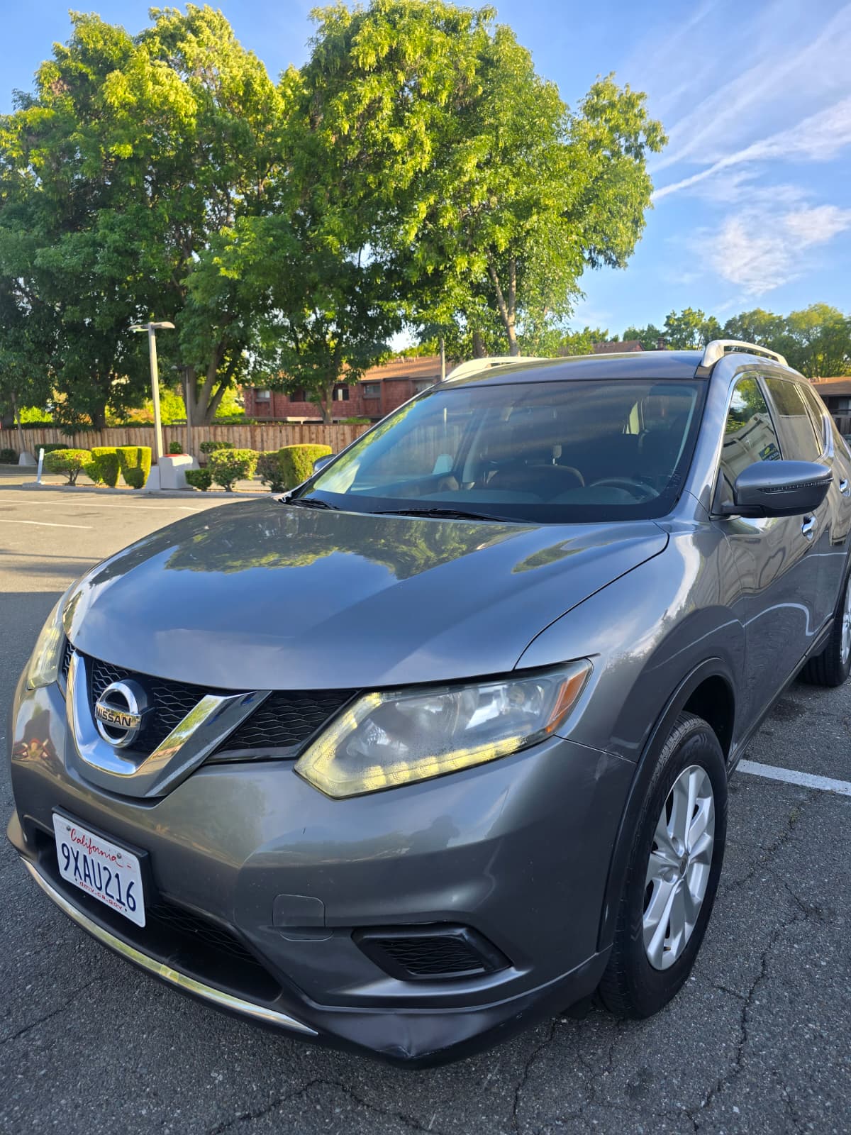 2016 Nissan Rogue SV thumbnail 2
