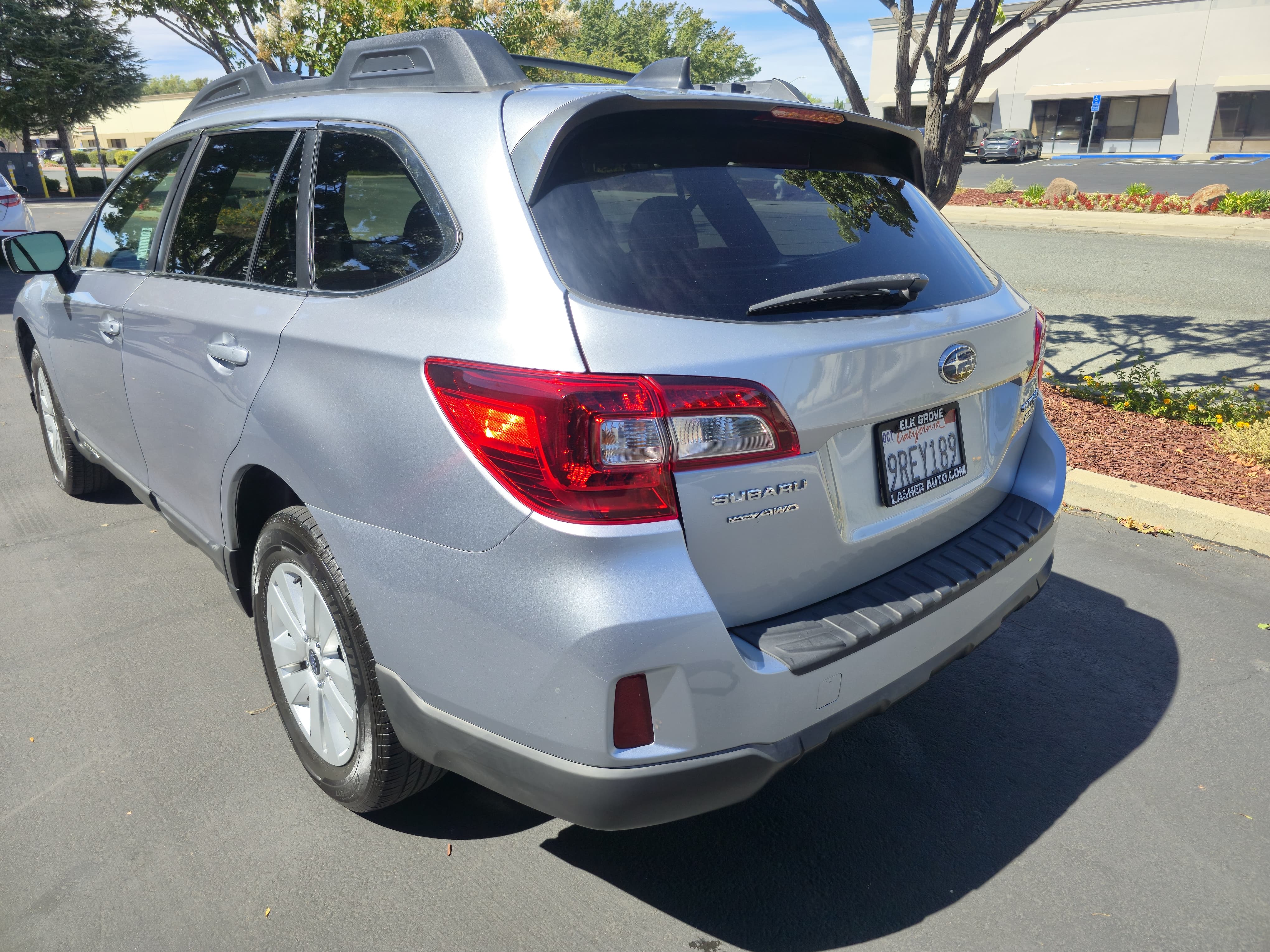 2017 Subaru Outback 2.5i Premium thumbnail 7