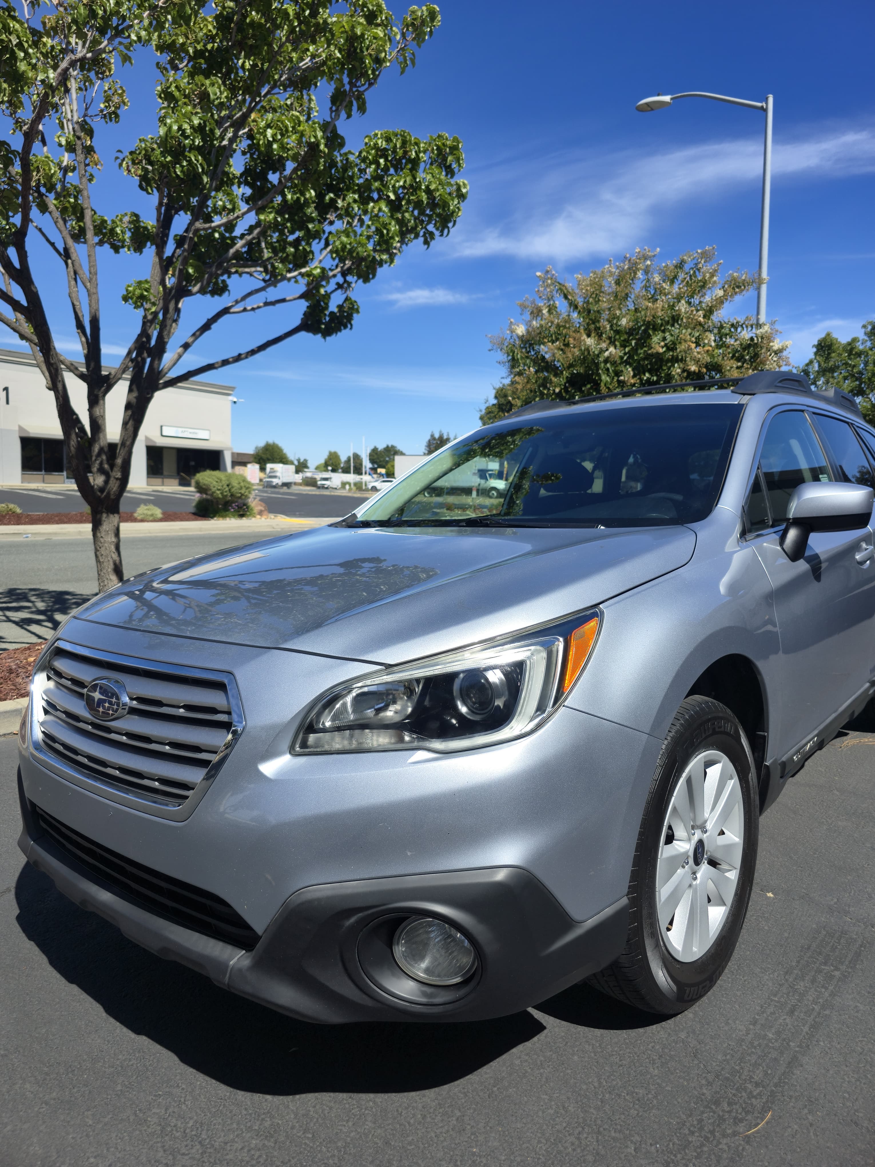 2017 Subaru Outback 2.5i Premium thumbnail 2