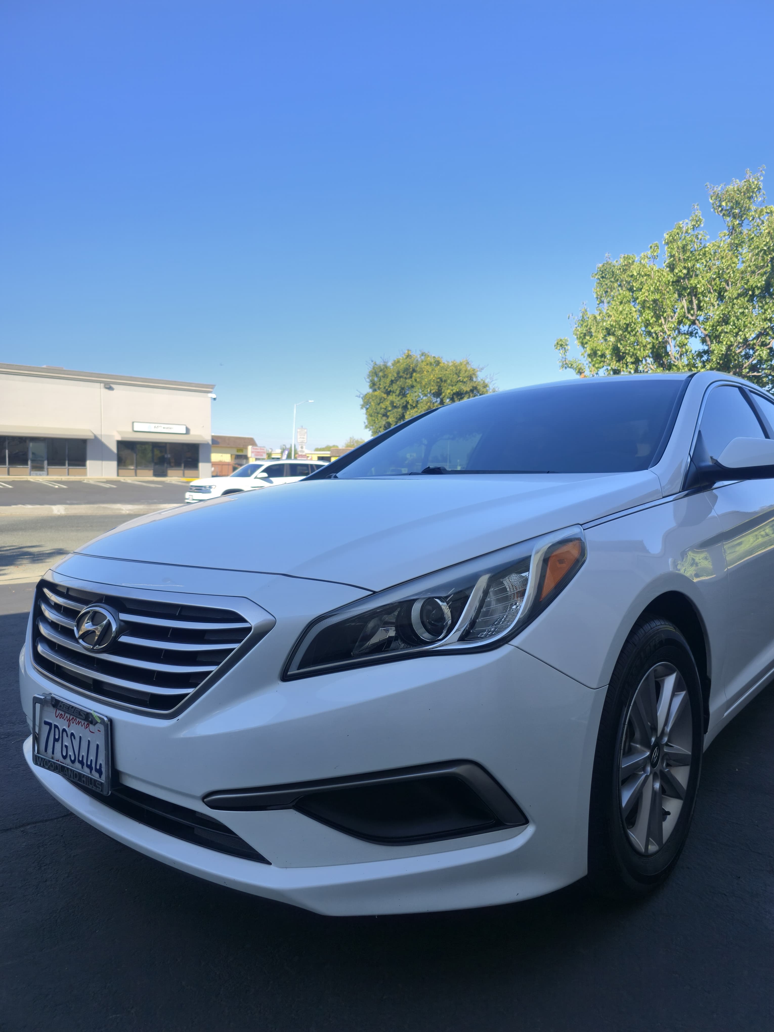 2016 Hyundai Sonata thumbnail 2