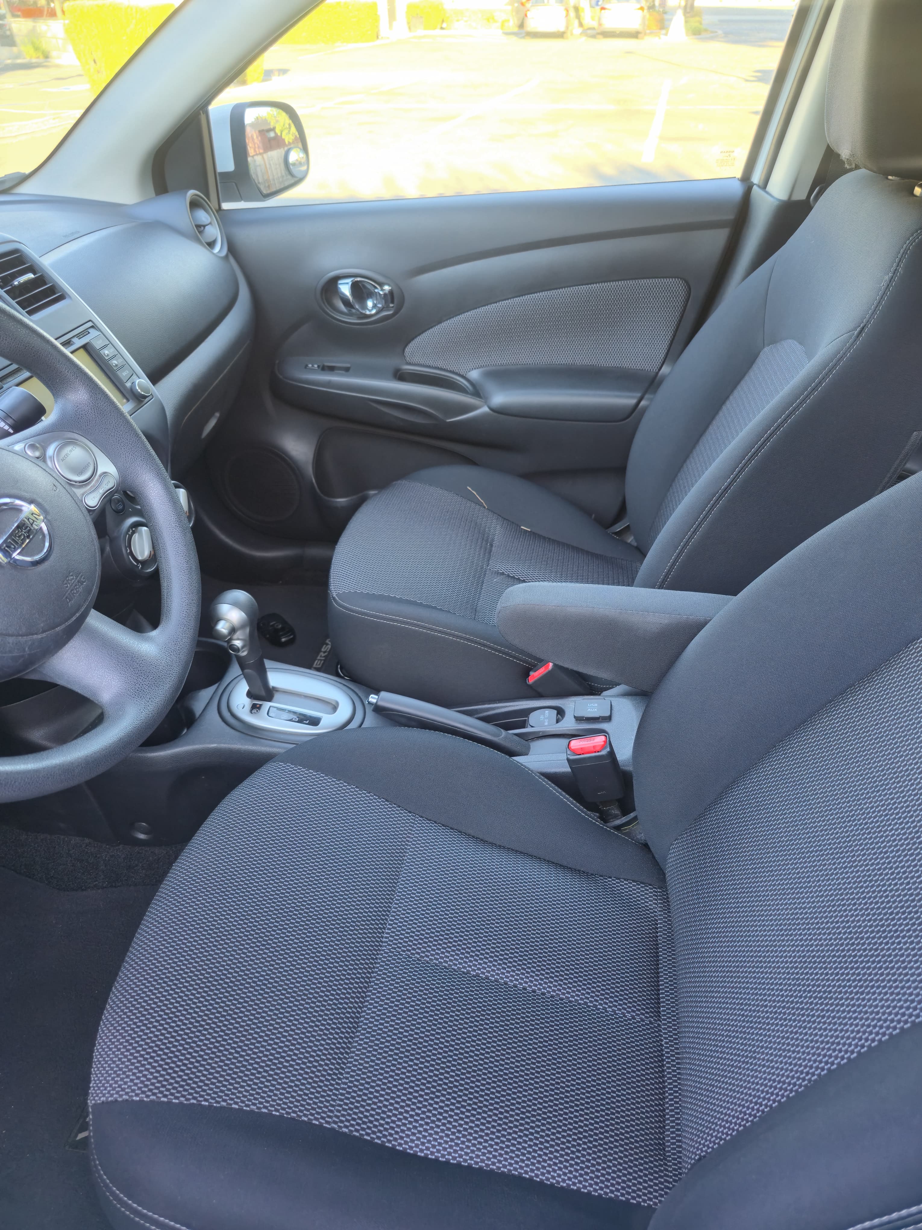 2014 Nissan Versa SL thumbnail 9