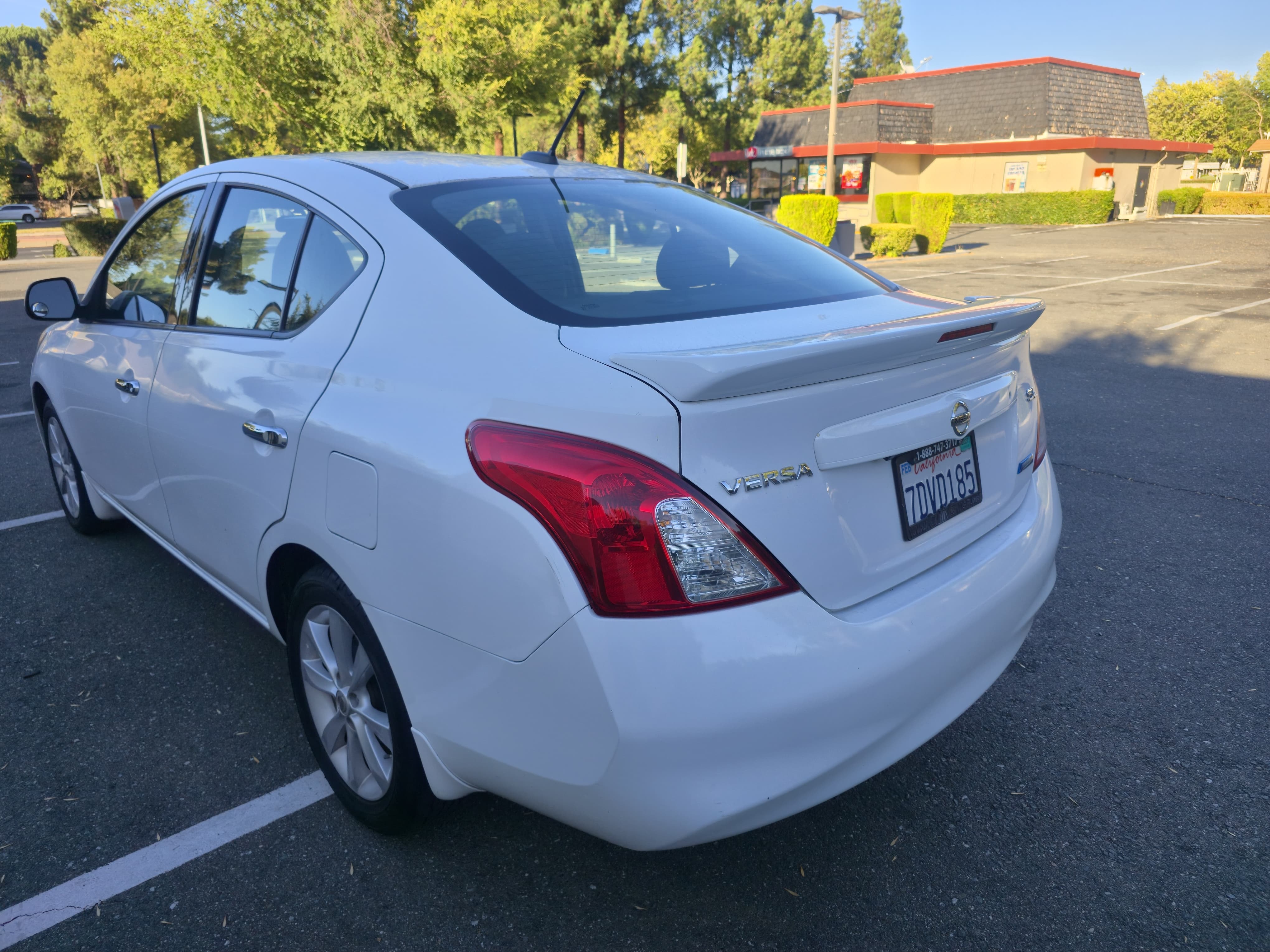 2014 Nissan Versa SL thumbnail 7
