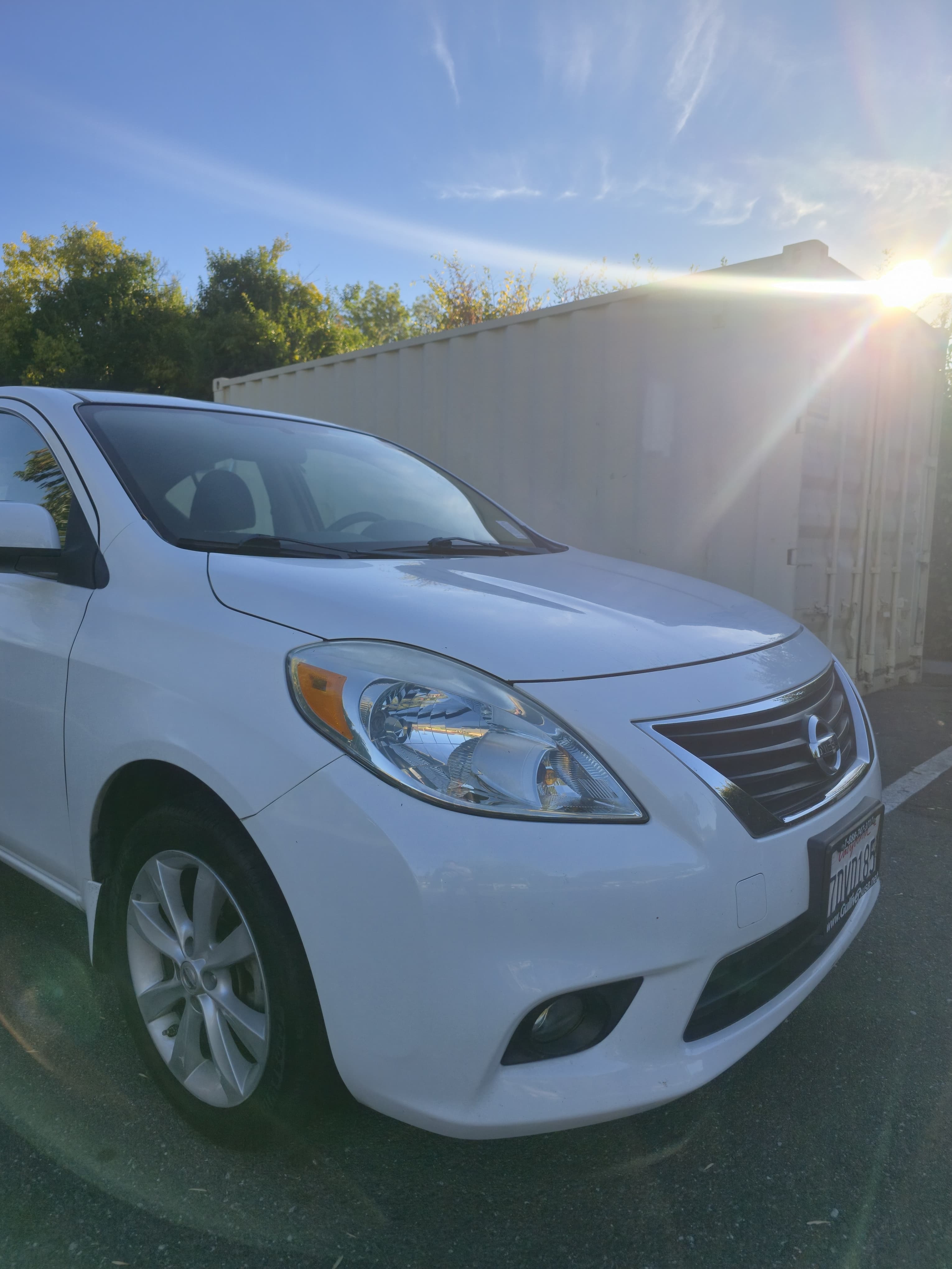 2014 Nissan Versa SL thumbnail 3