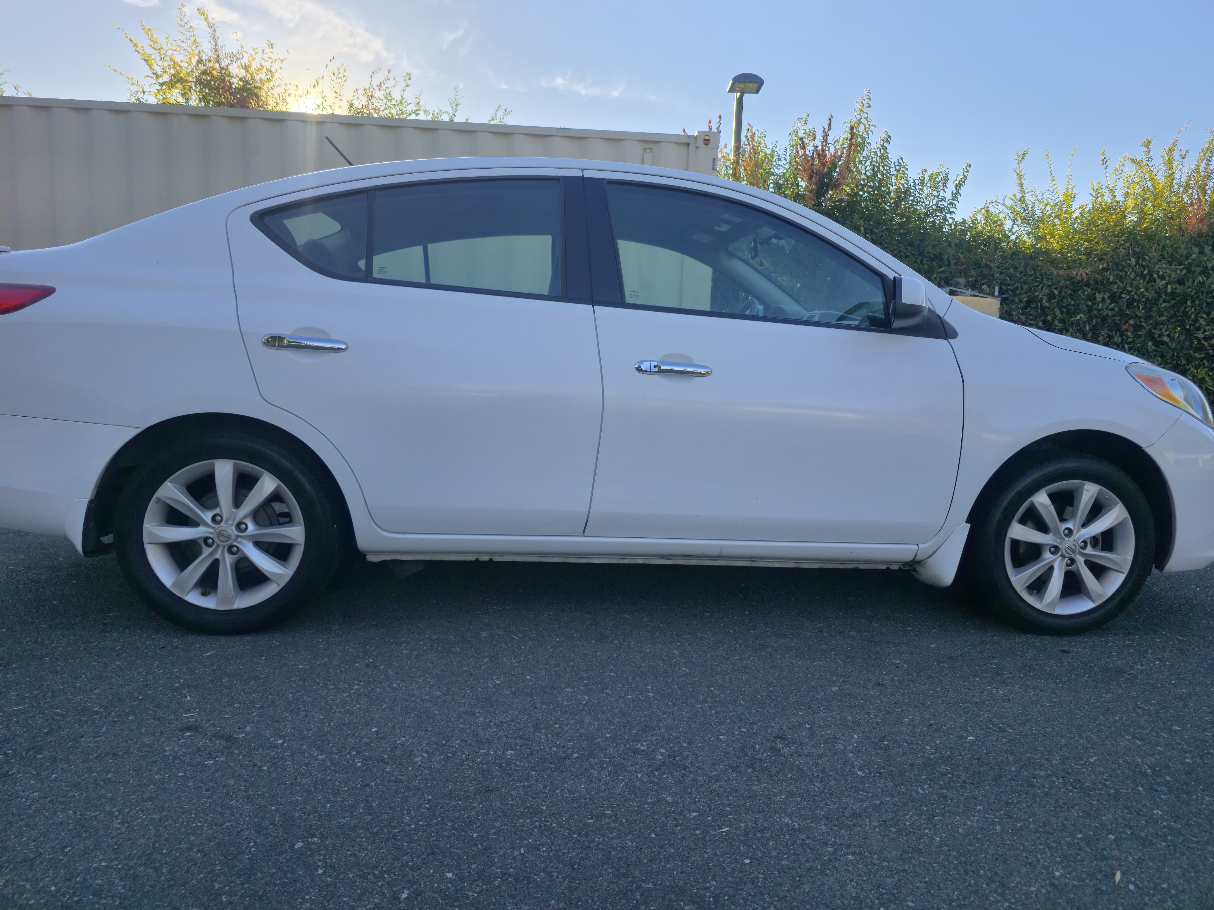 2014 Nissan Versa SL thumbnail 5