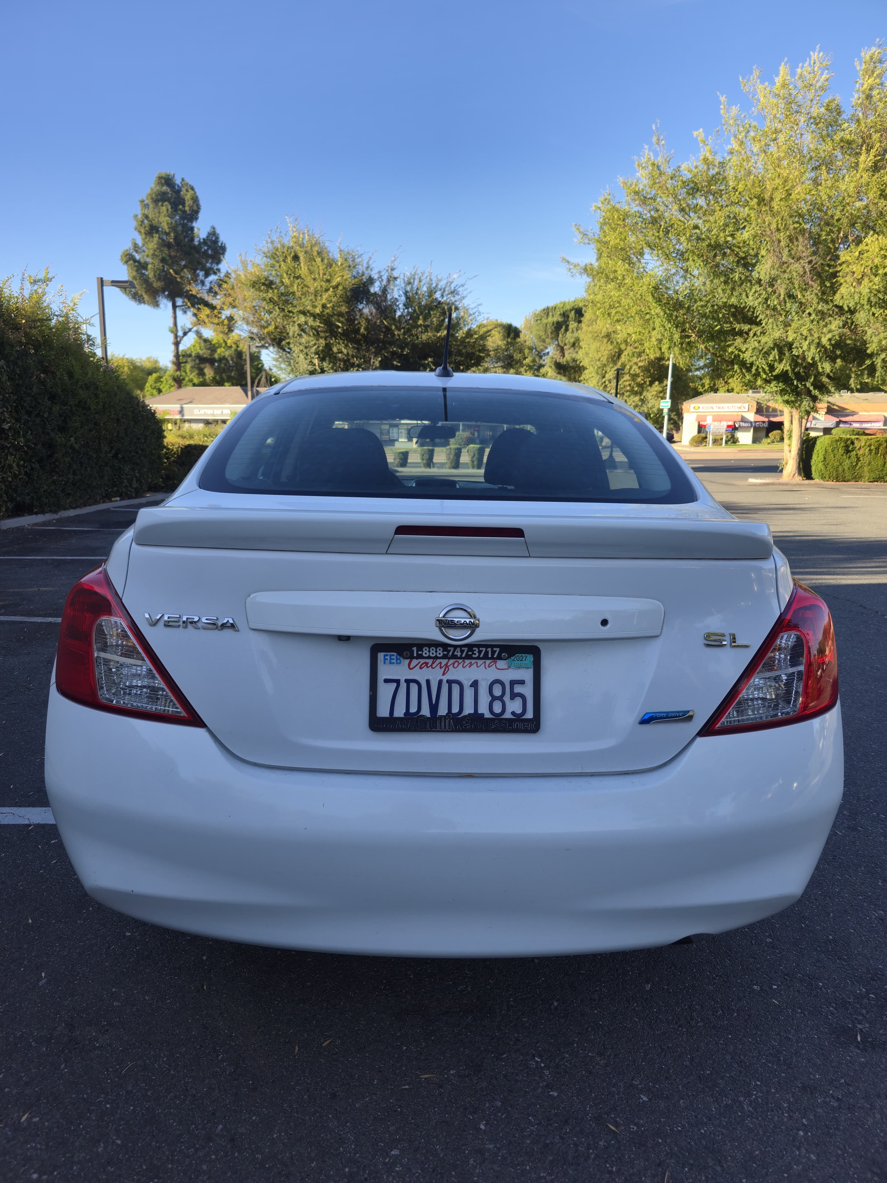 2014 Nissan Versa SL thumbnail 4