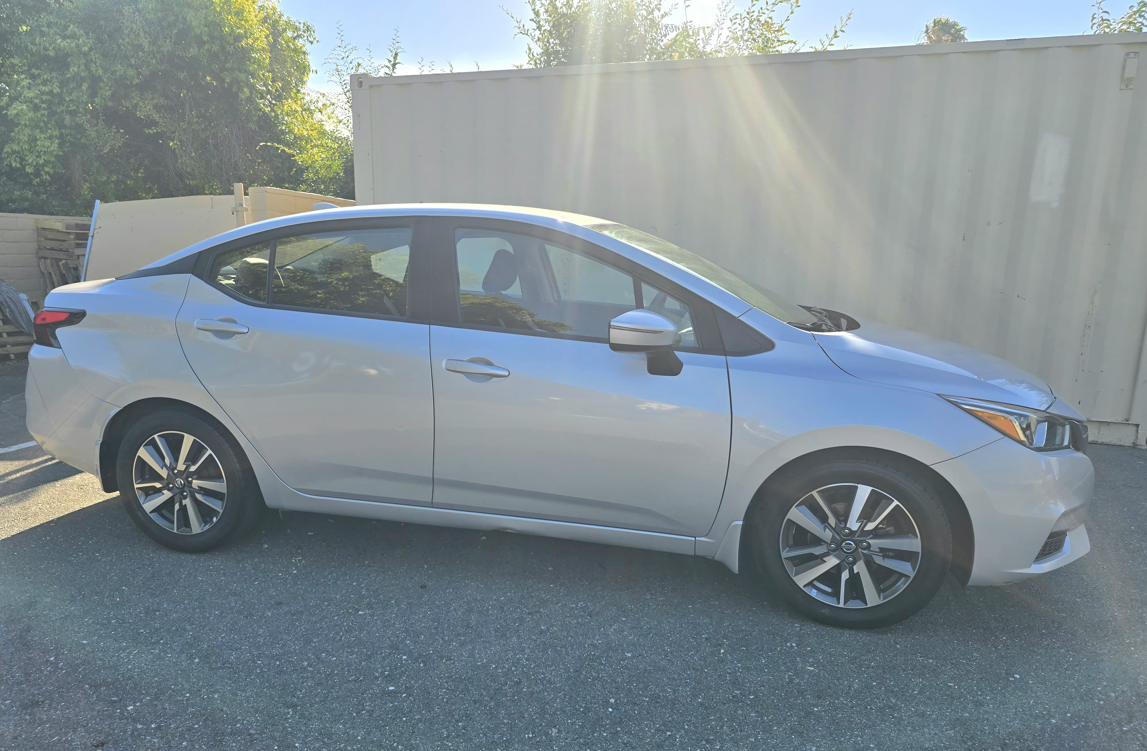 2020 Nissan Versa SV thumbnail 5