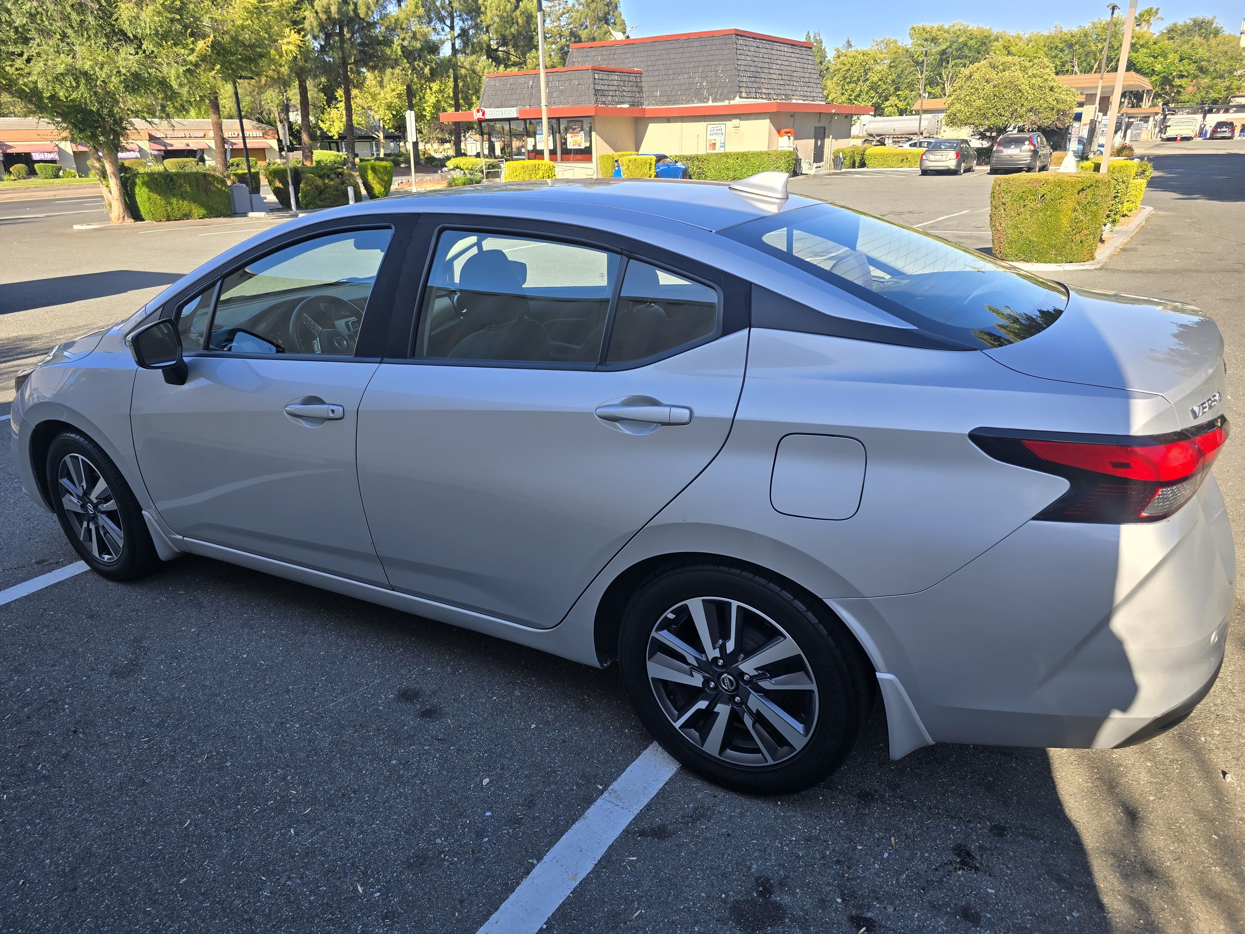 2020 Nissan Versa SV thumbnail 6