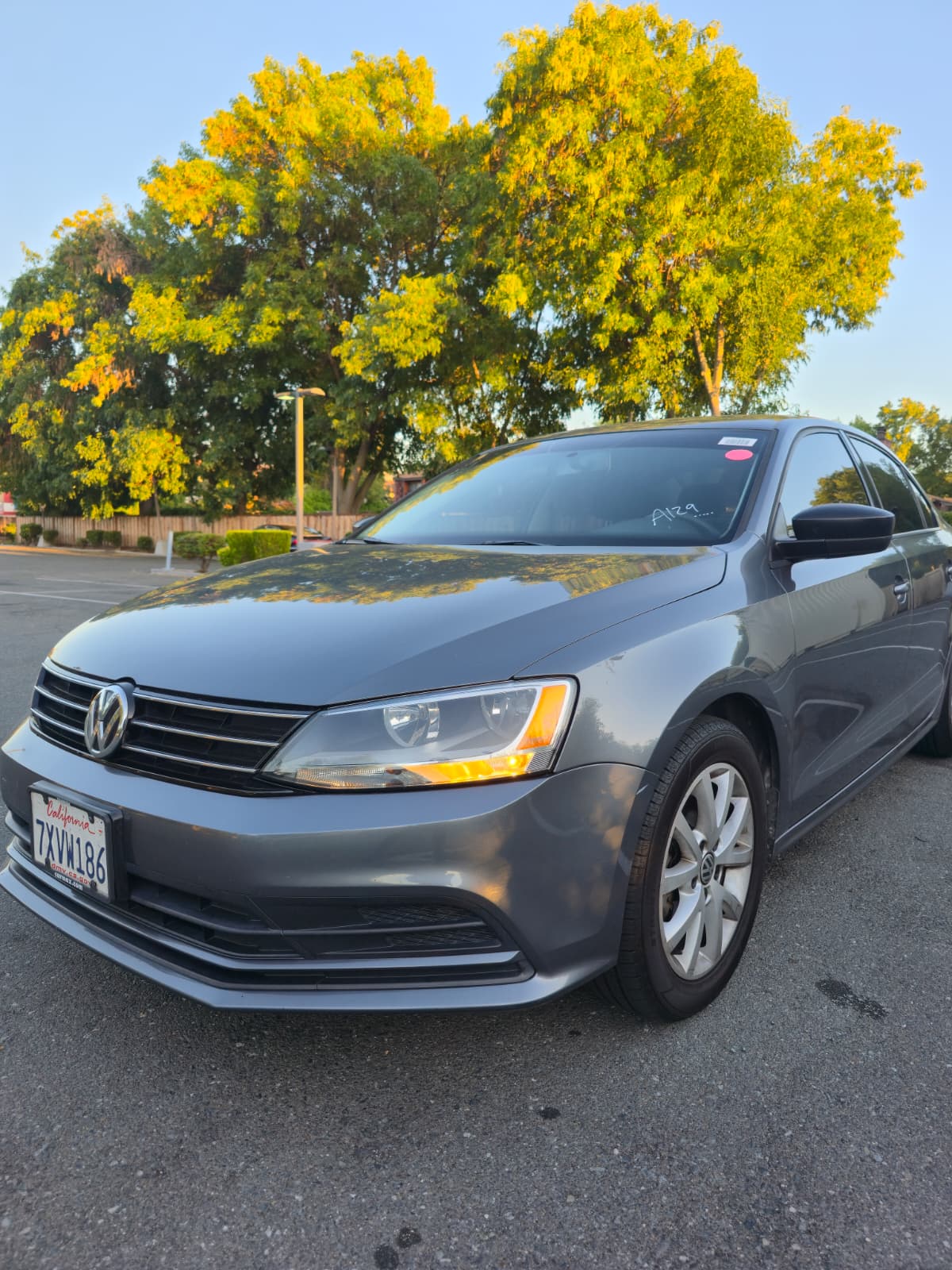 2015 Volkswagen Jetta SE thumbnail 2