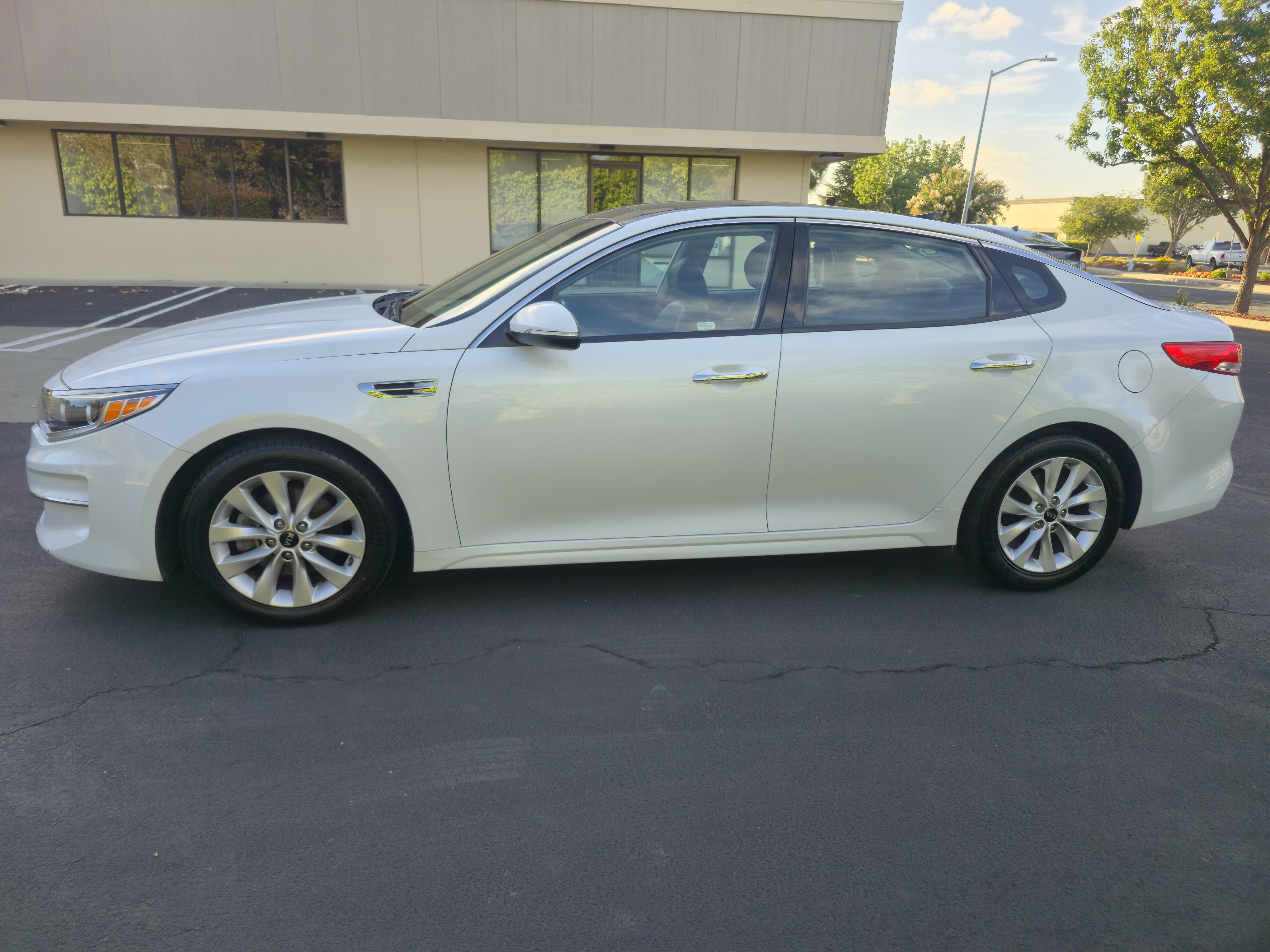 2016 Kia Optima EX thumbnail 5