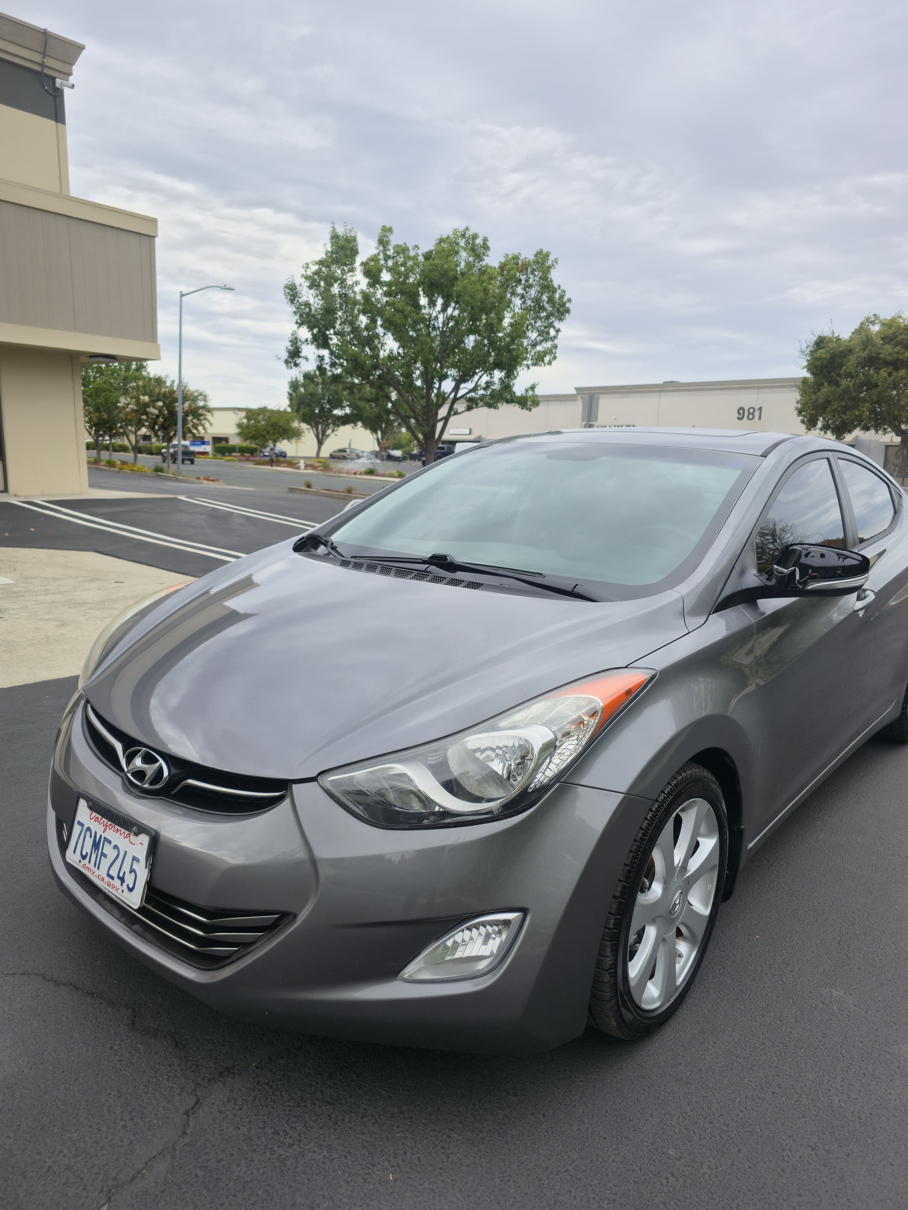 2013 Hyundai Elantra Limited thumbnail 2