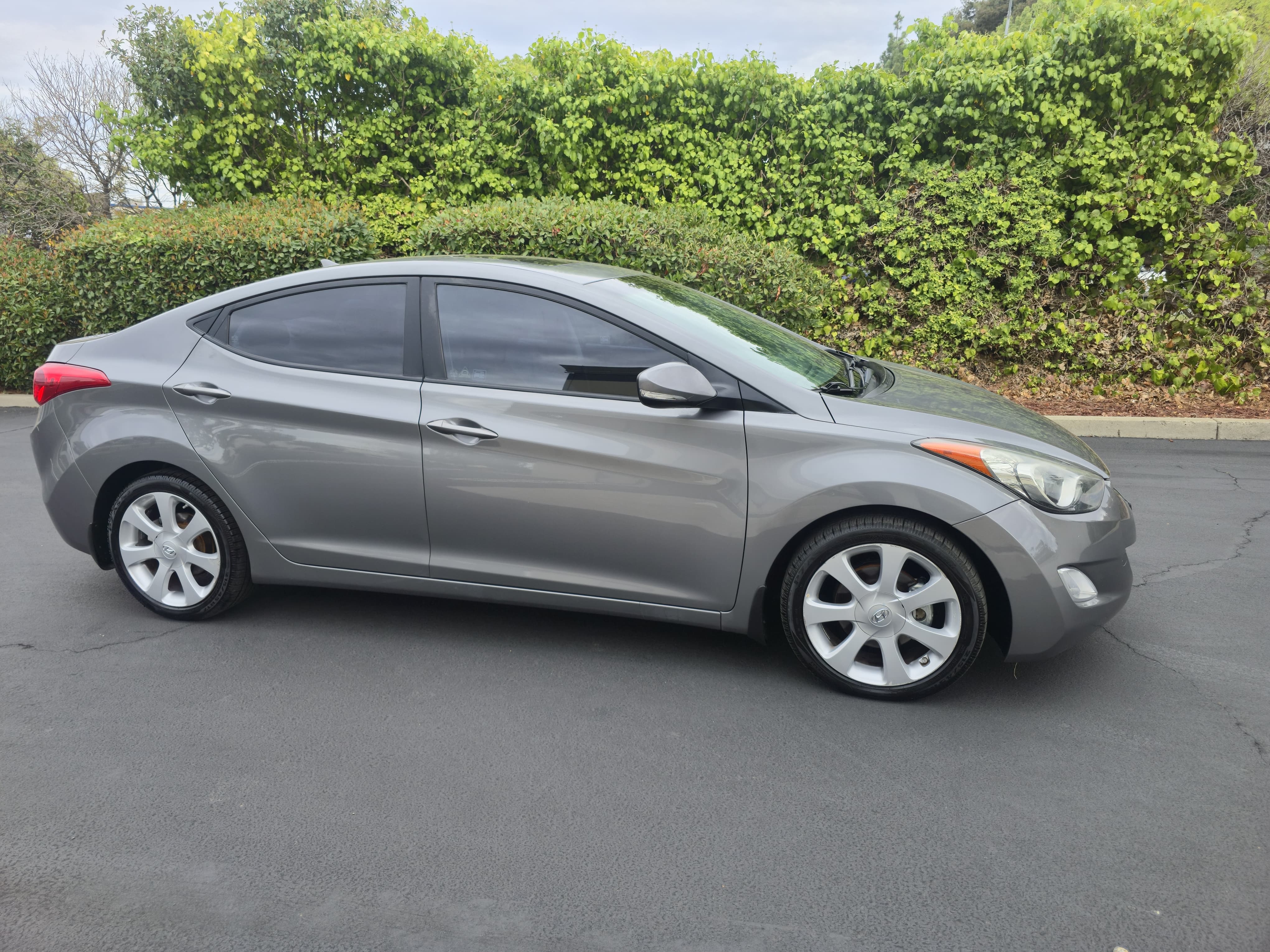 2013 Hyundai Elantra Limited thumbnail 5