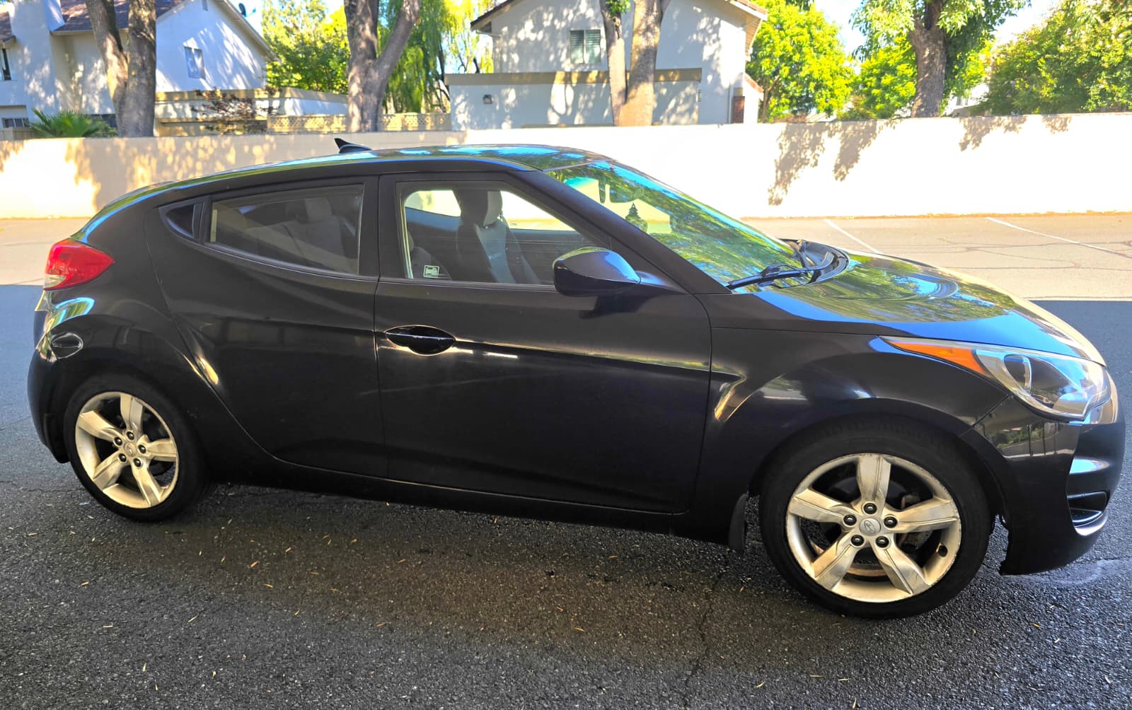 2013 Hyundai Veloster Base thumbnail 4