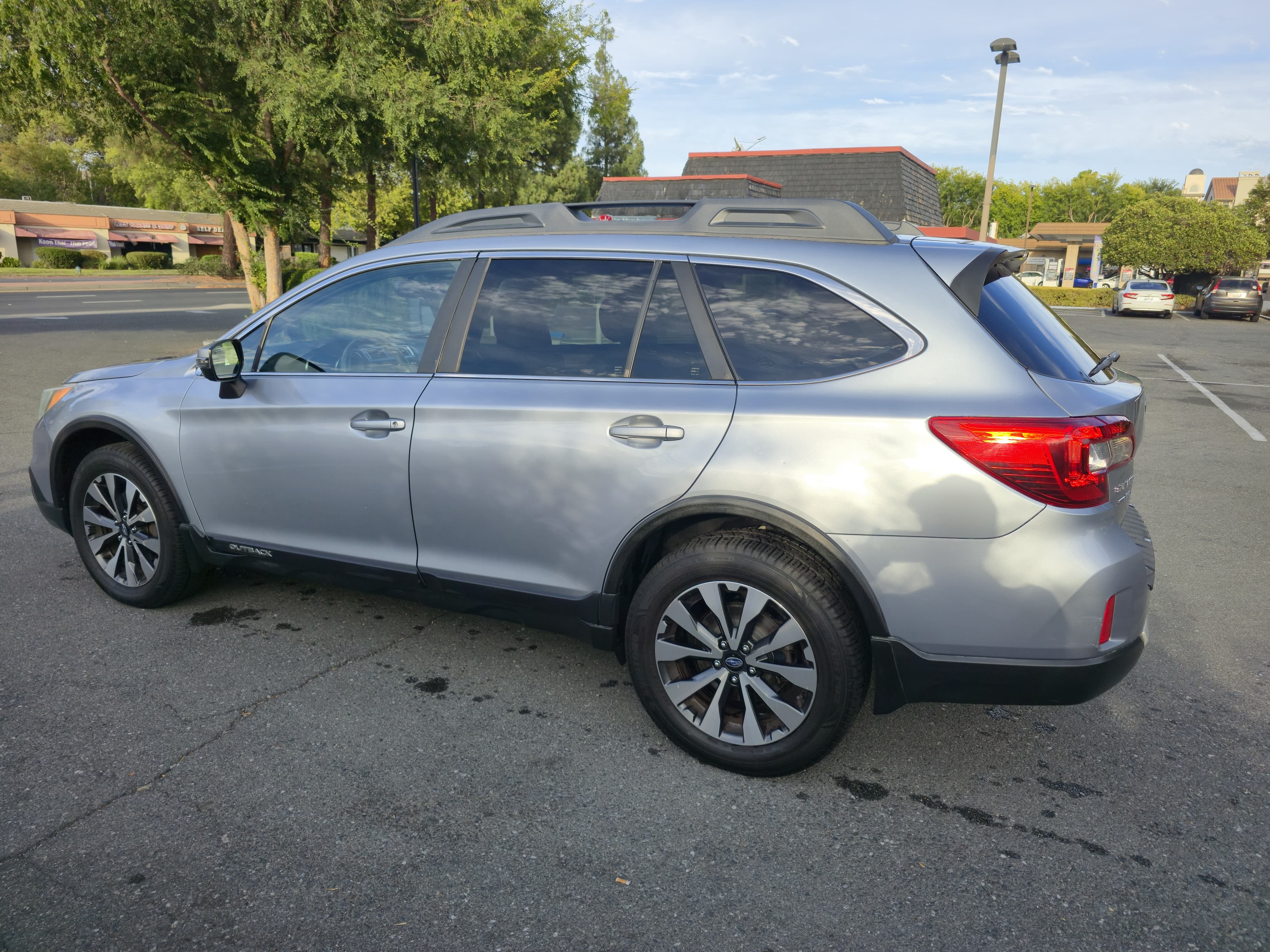 2015 Subaru Outback Limited thumbnail 6