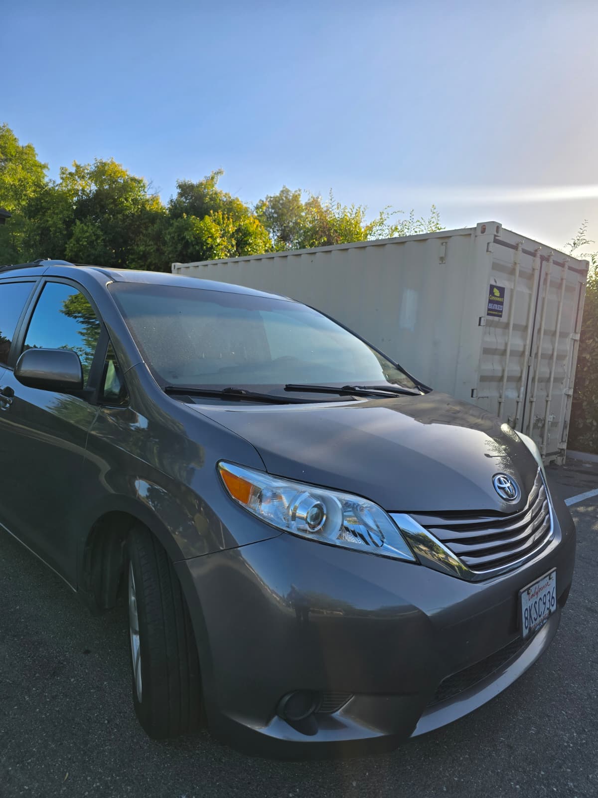 2016 Toyoto Sienna LE thumbnail 3