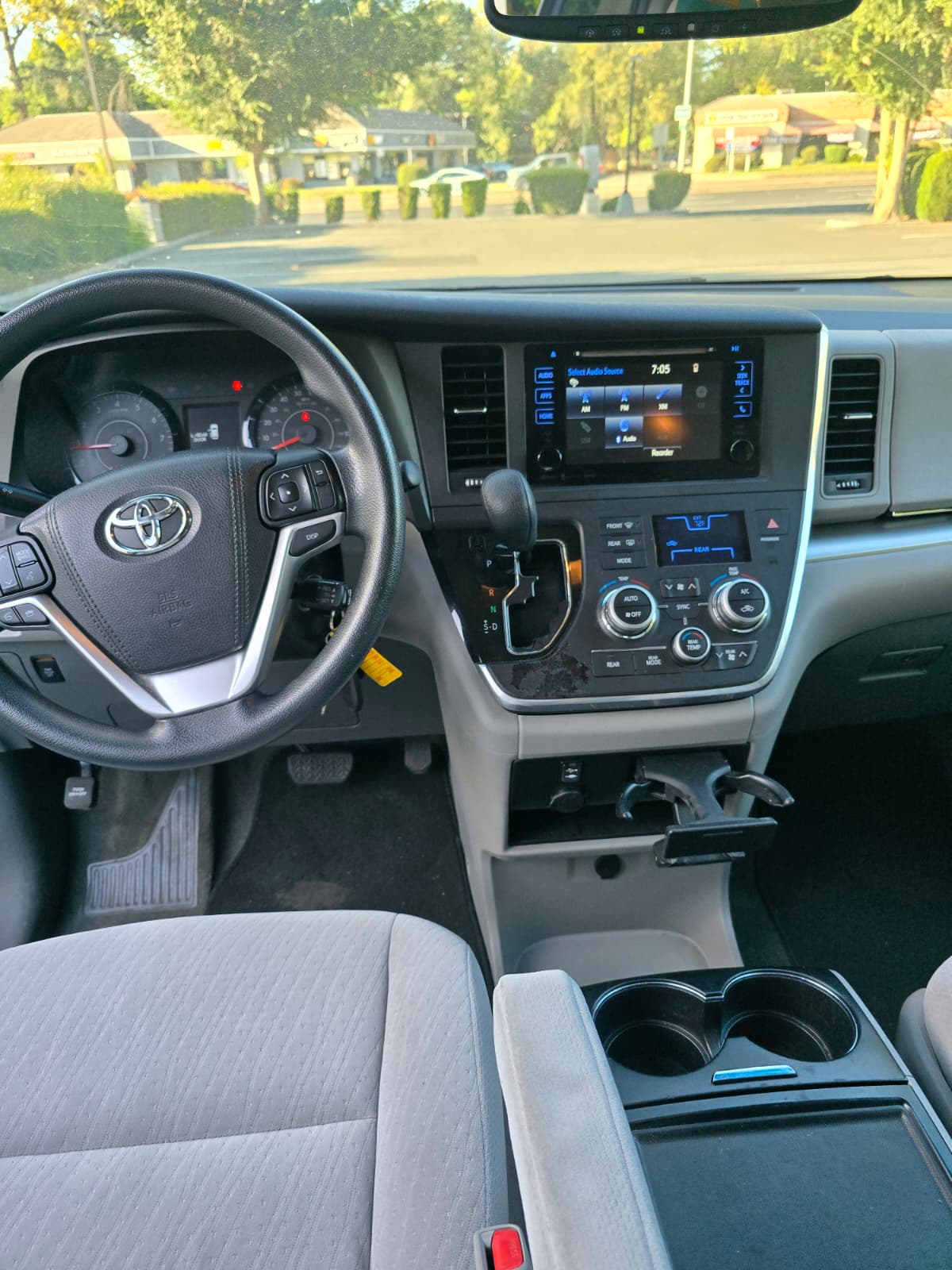 2016 Toyoto Sienna LE thumbnail 8