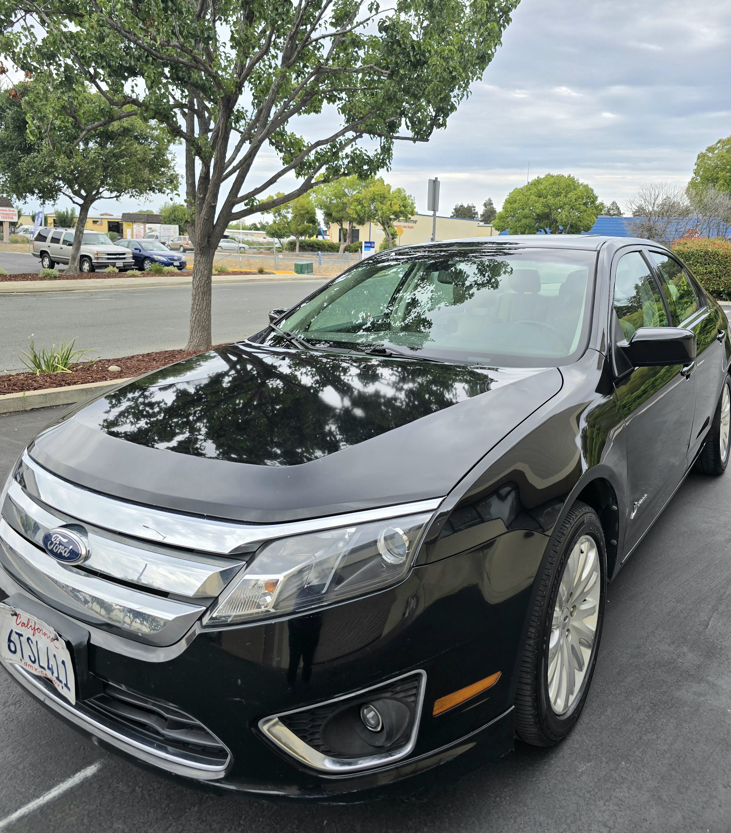 2012 Ford Fusion Hybrid thumbnail 2
