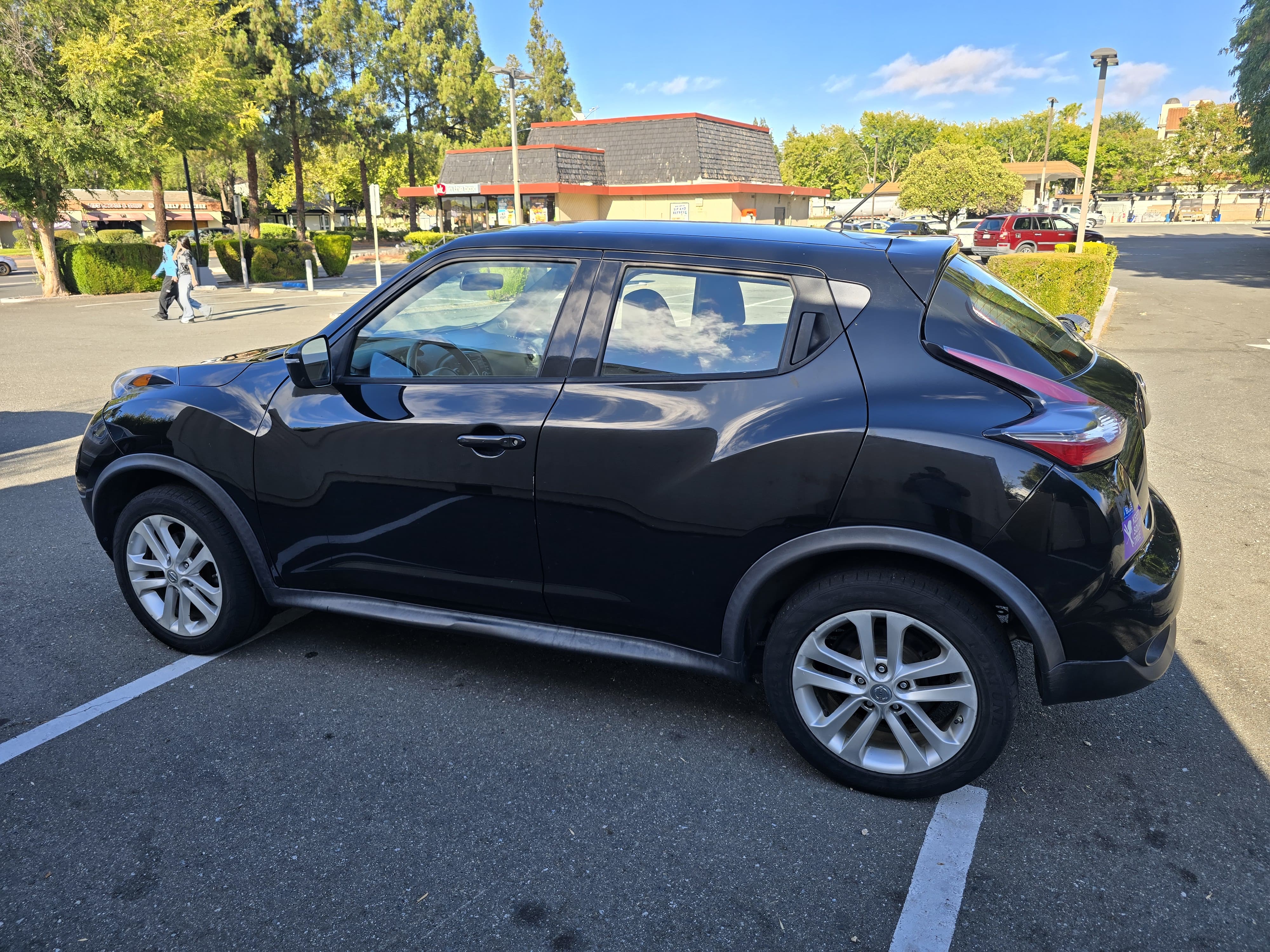 2015 Nissan Juke S thumbnail 6