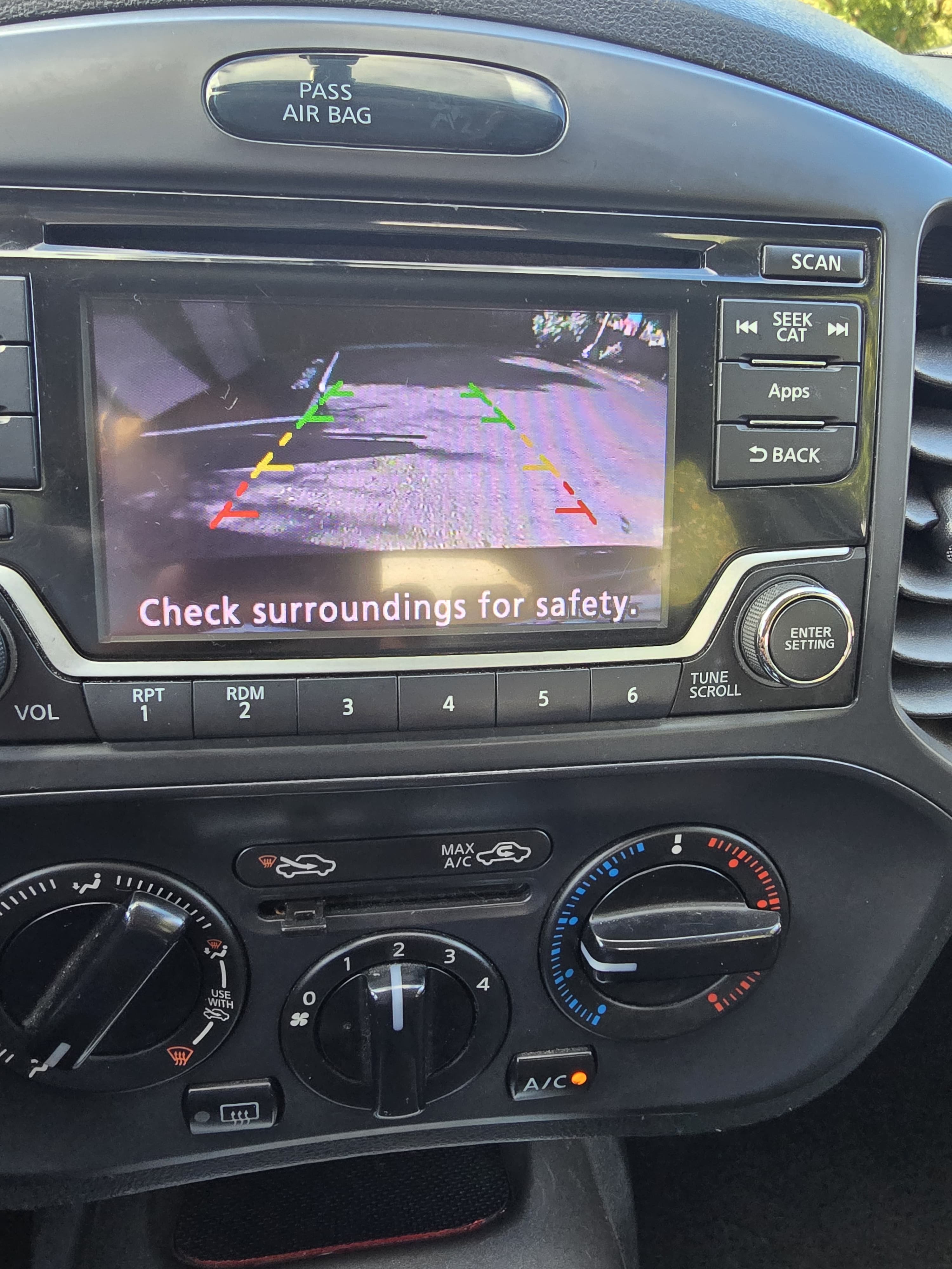 2015 Nissan Juke S thumbnail 10