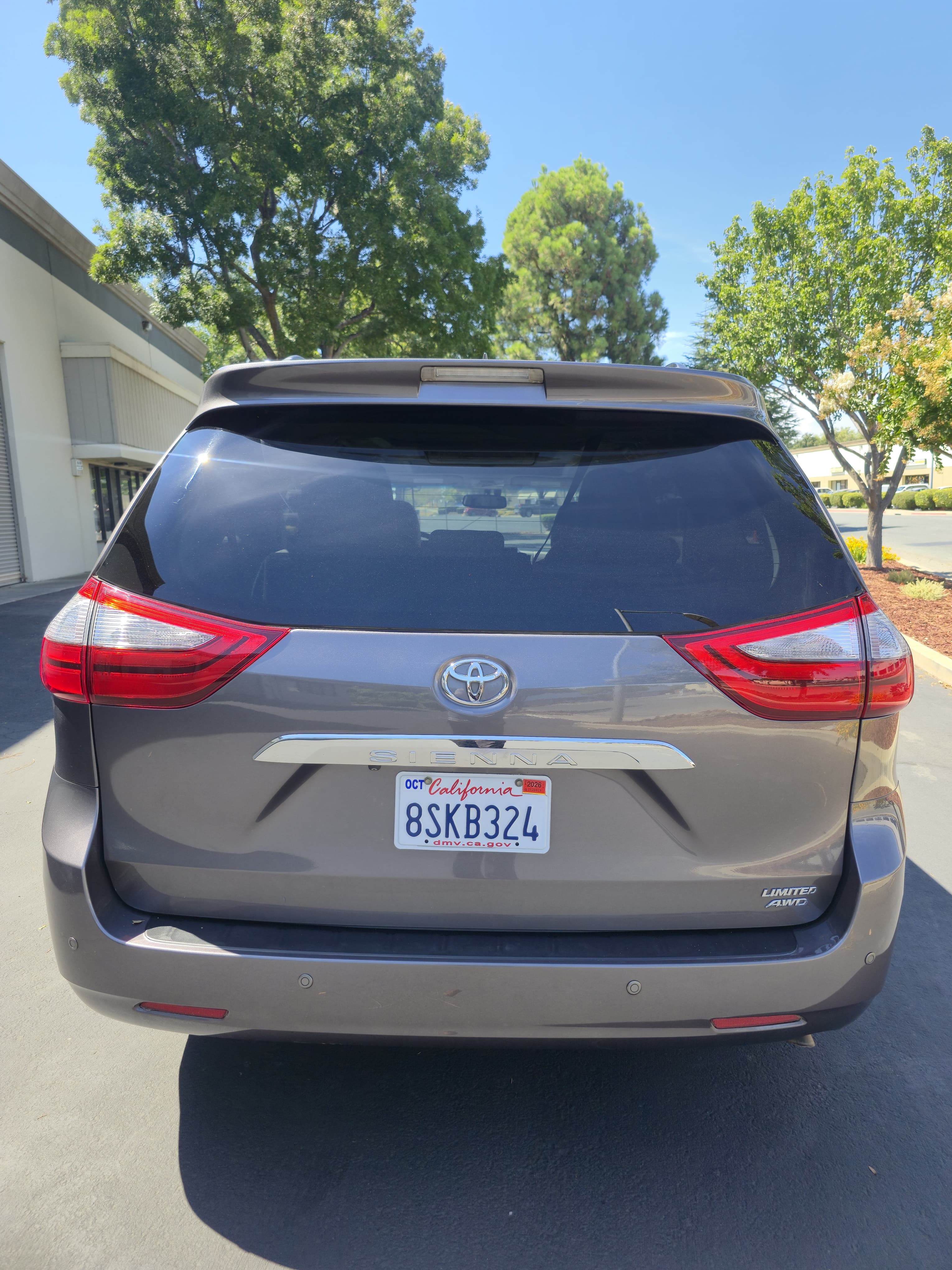 2017 Toyota Sienna Limited Premium thumbnail 4