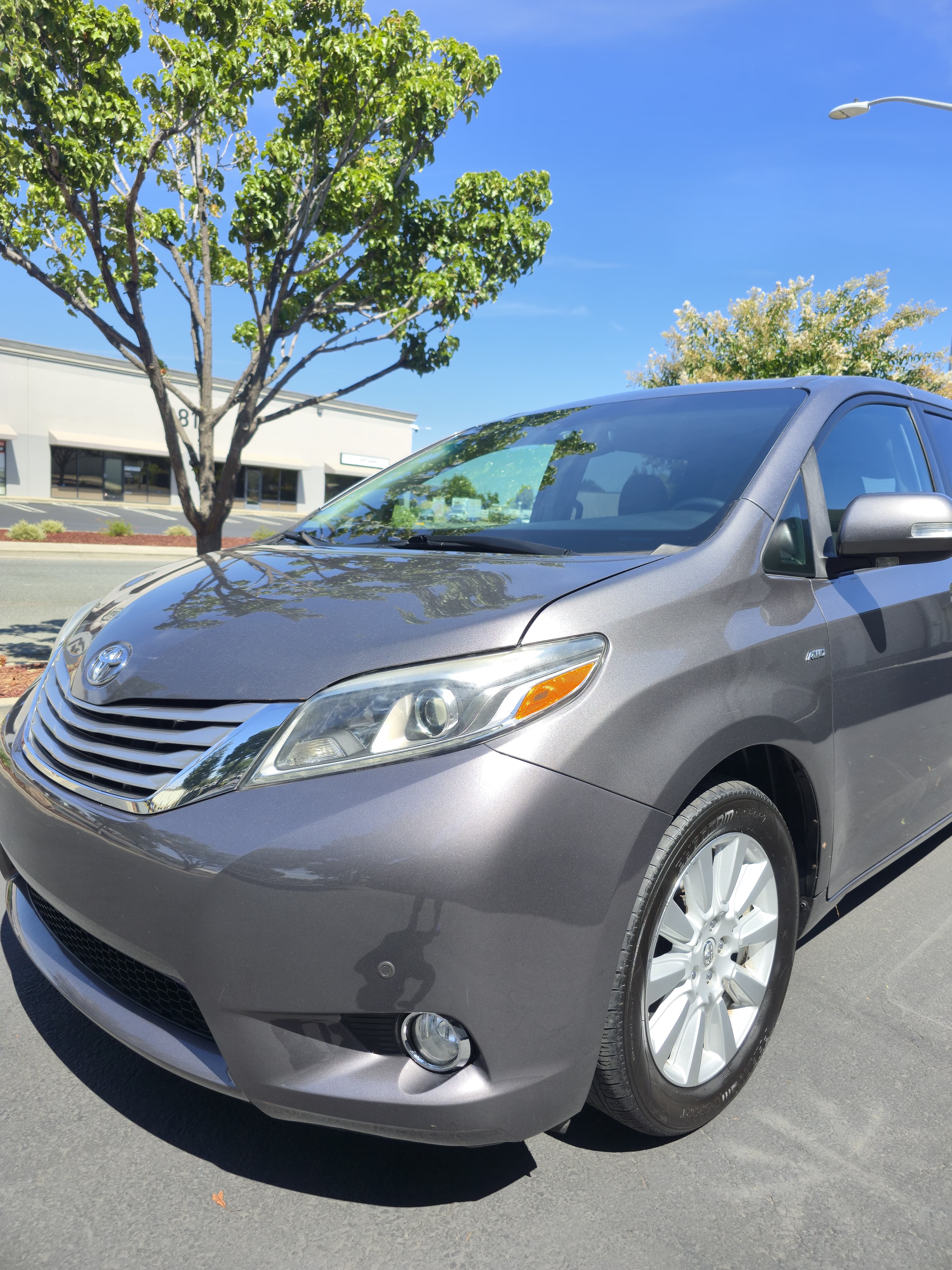 2017 Toyota Sienna Limited Premium thumbnail 2