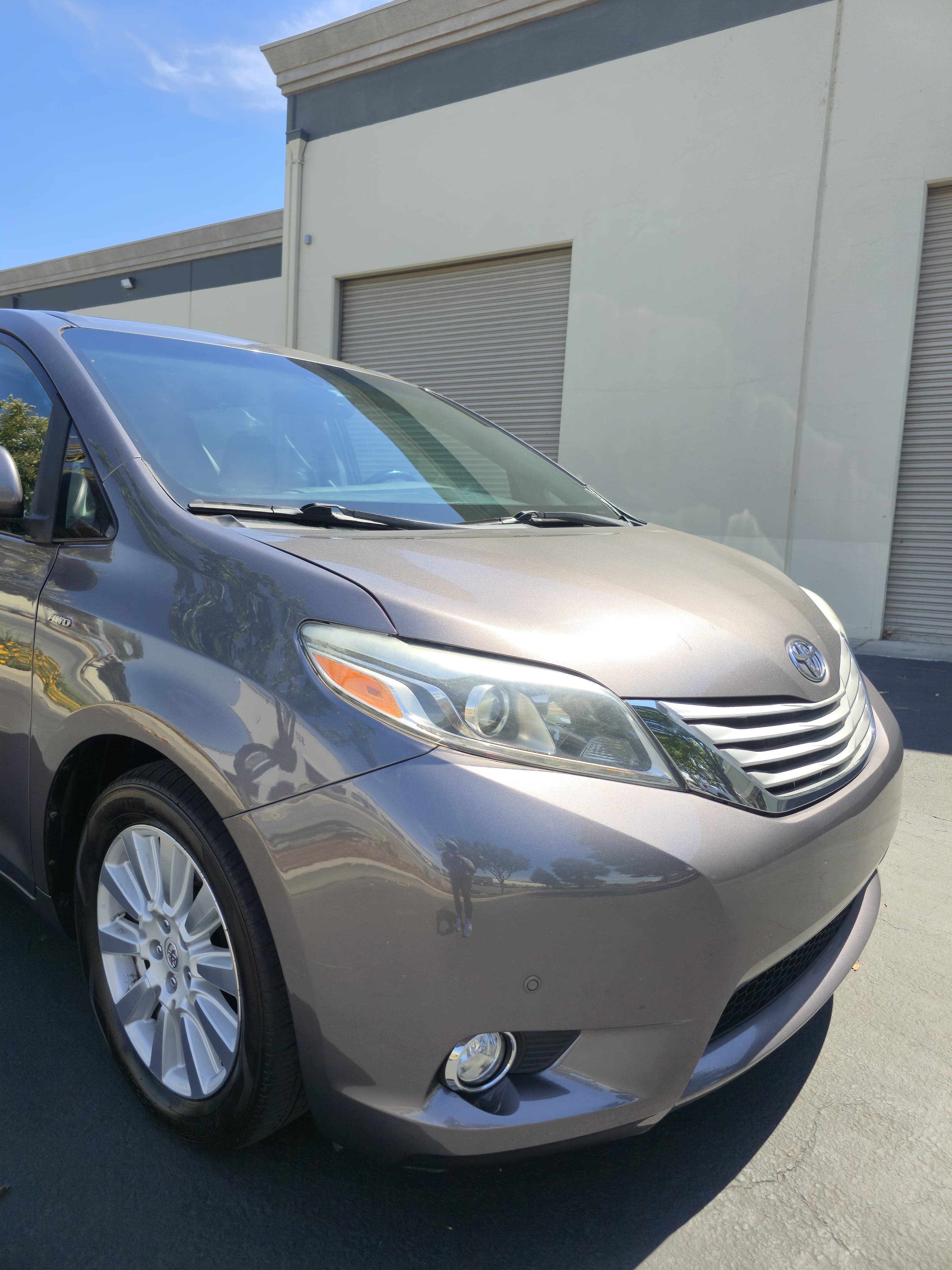 2017 Toyota Sienna Limited Premium thumbnail 3