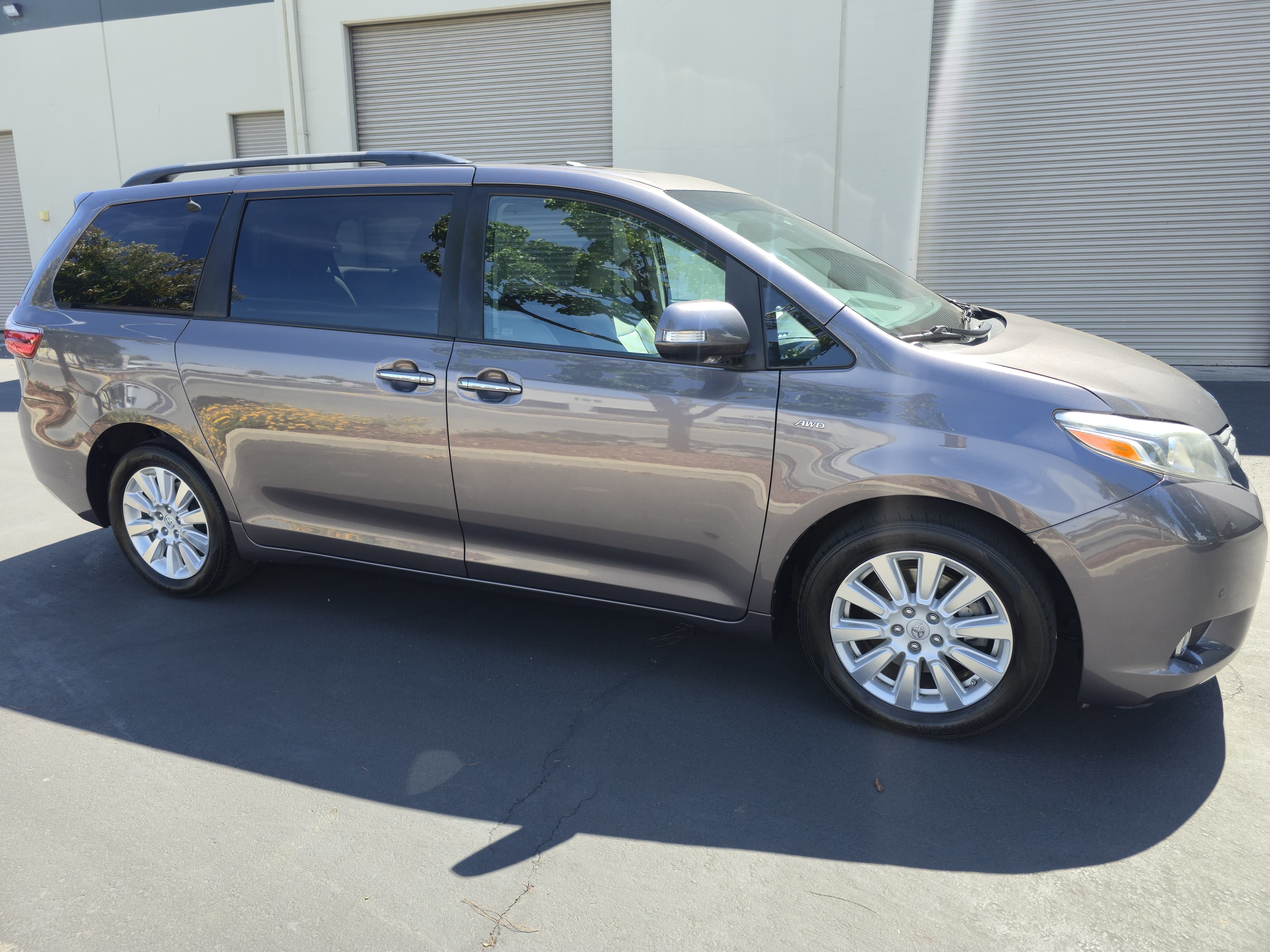 2017 Toyota Sienna Limited Premium thumbnail 5