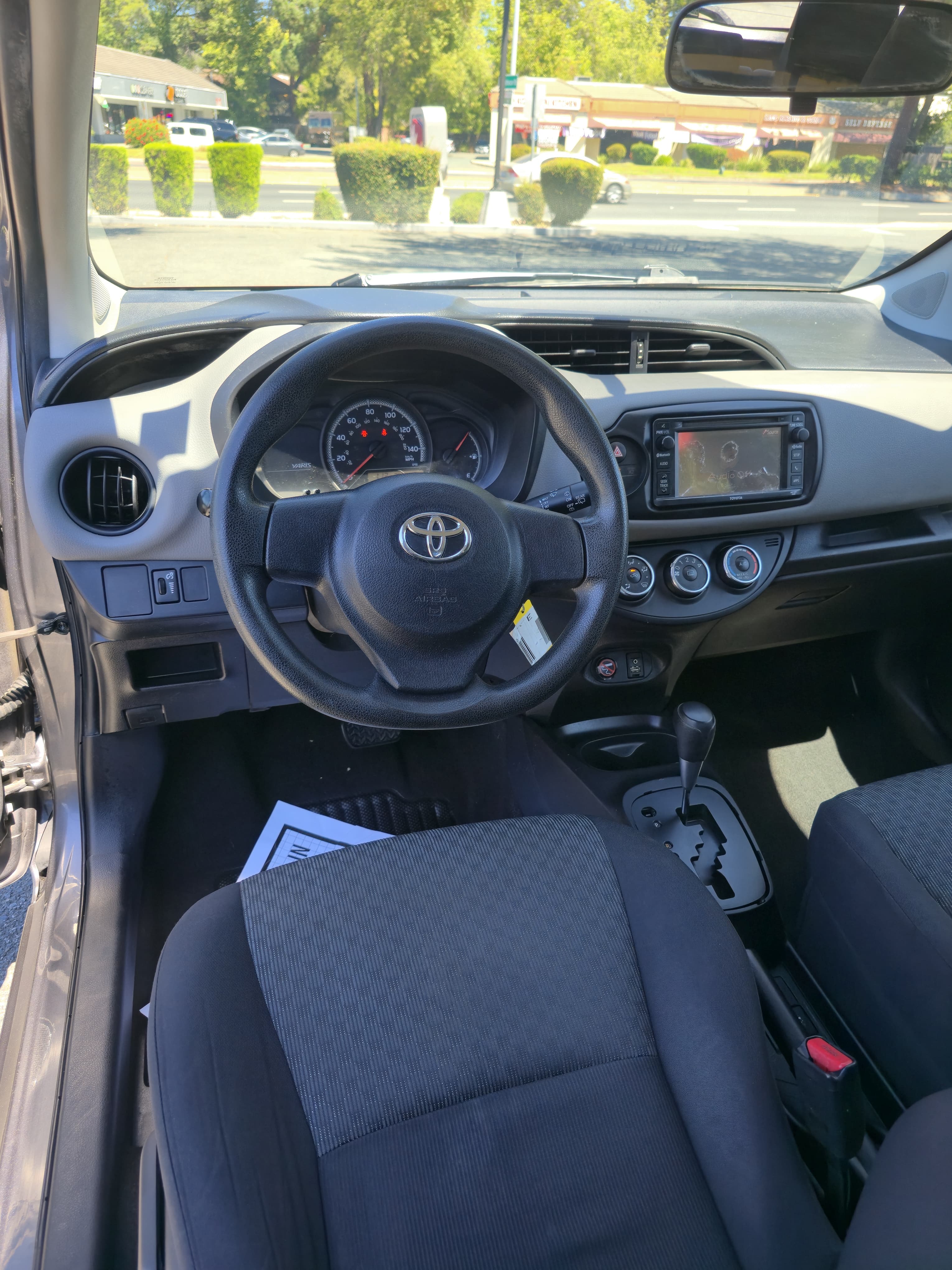 2015 Toyoto Yaris L thumbnail 8