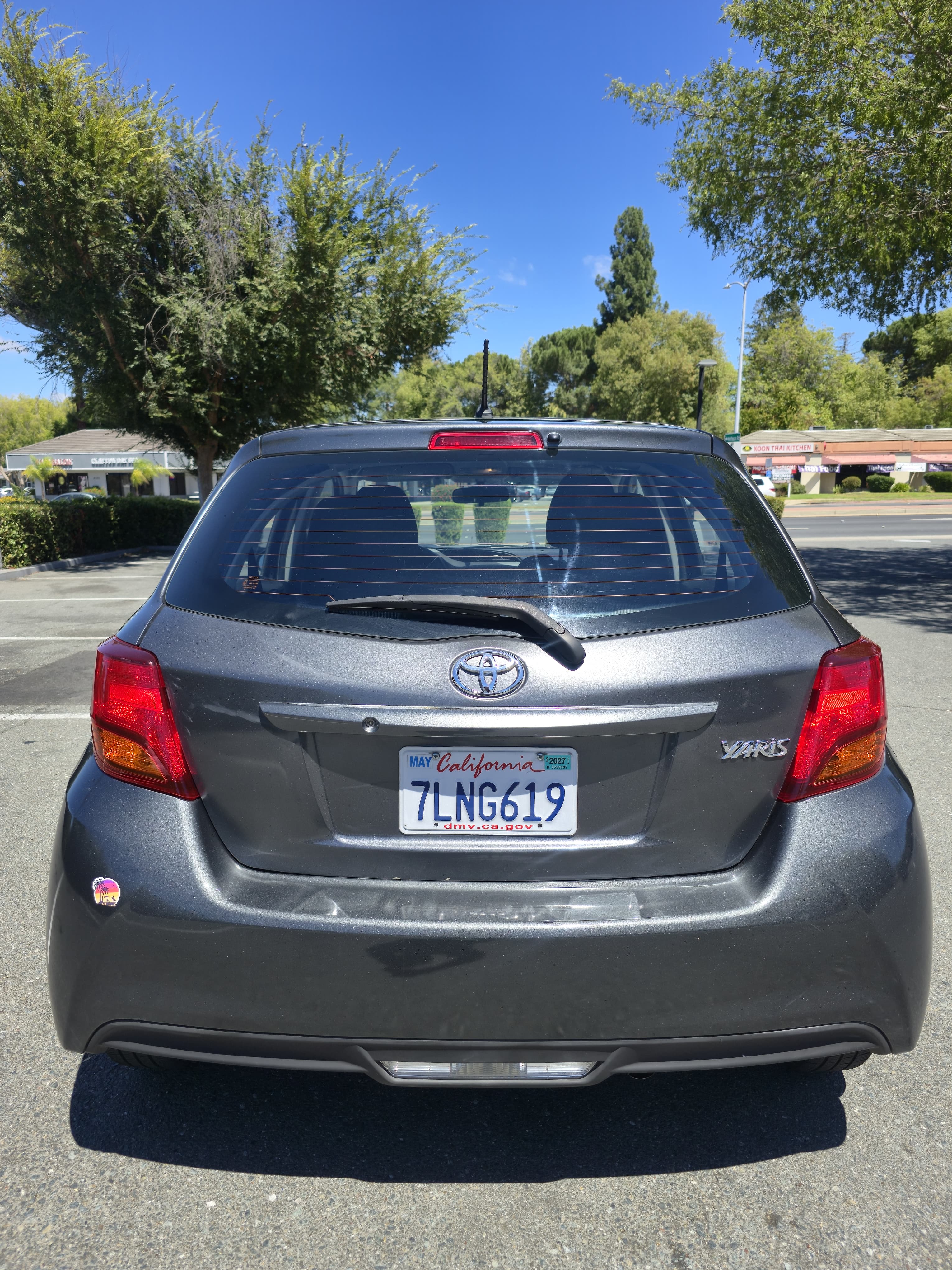 2015 Toyoto Yaris L thumbnail 4