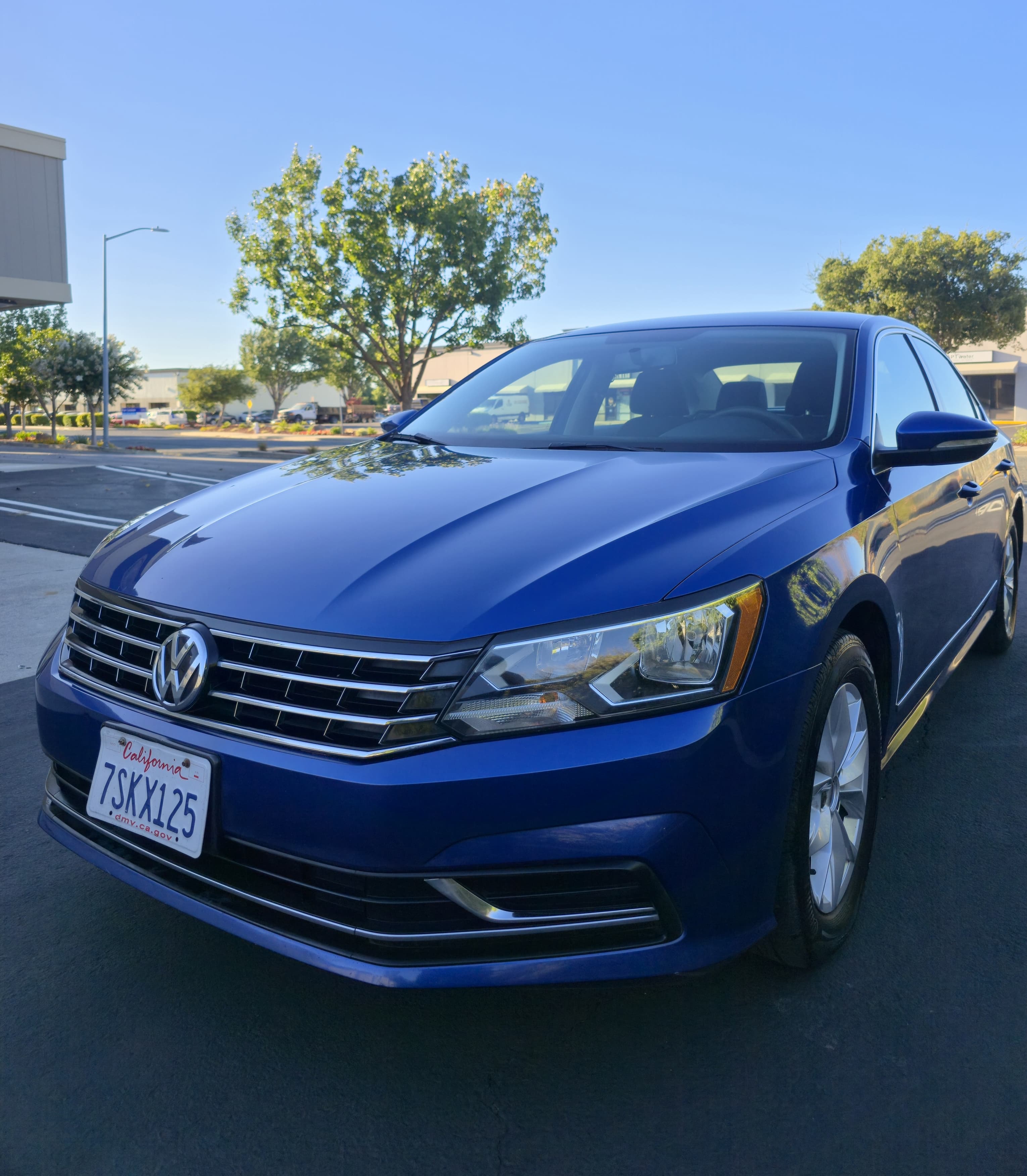 2016 Volkswagen Passat R-Line thumbnail 2