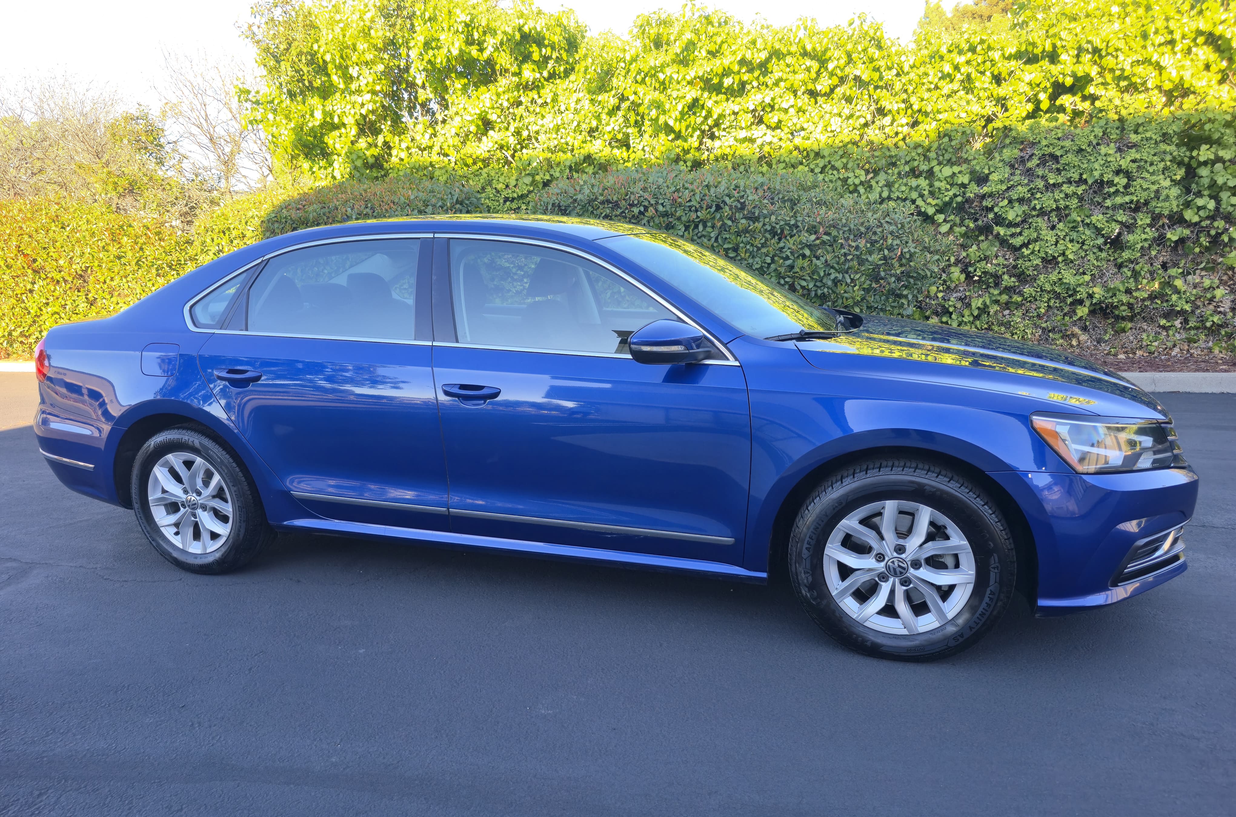 2016 Volkswagen Passat R-Line thumbnail 5
