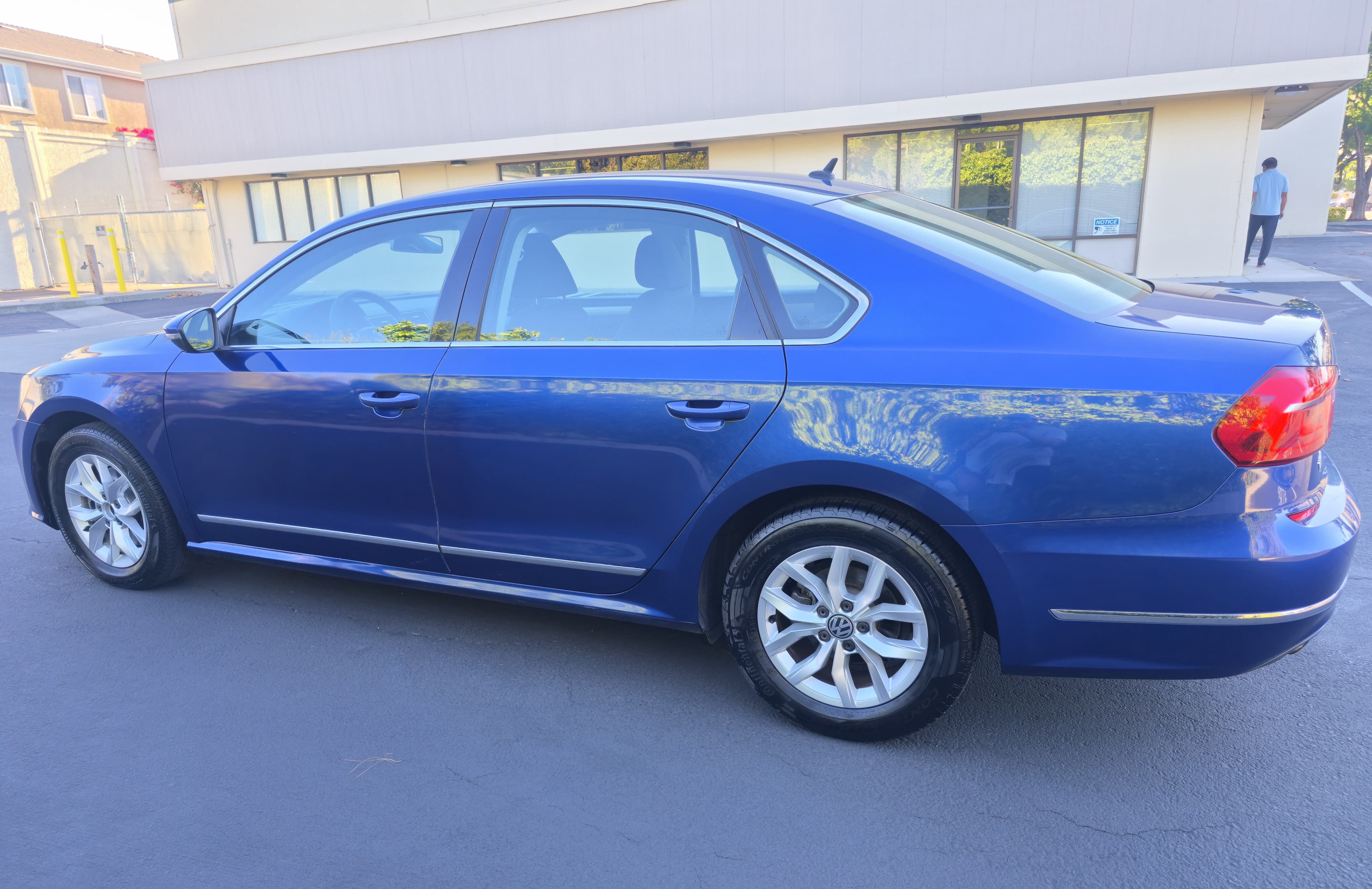 2016 Volkswagen Passat R-Line thumbnail 6