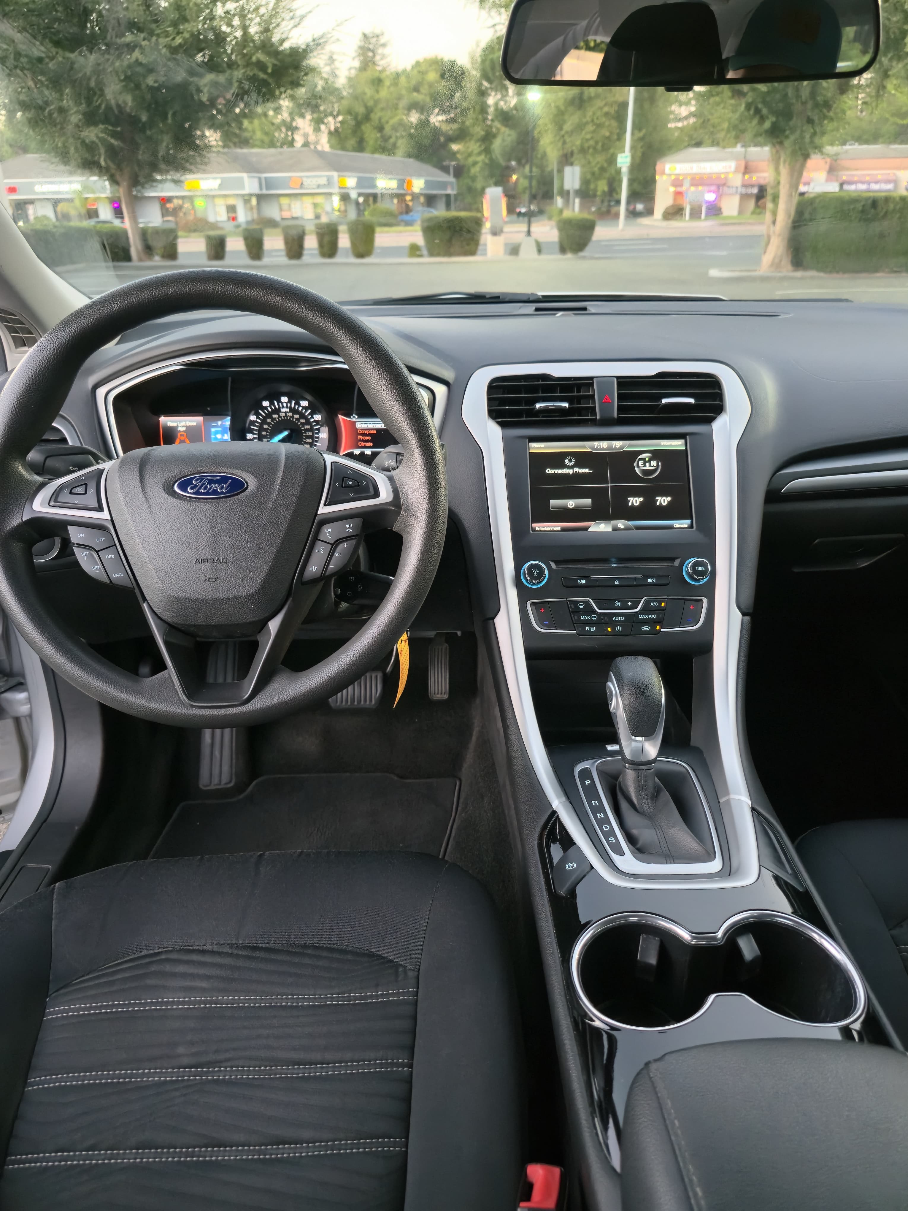 2016 Ford Fusion SE thumbnail 8