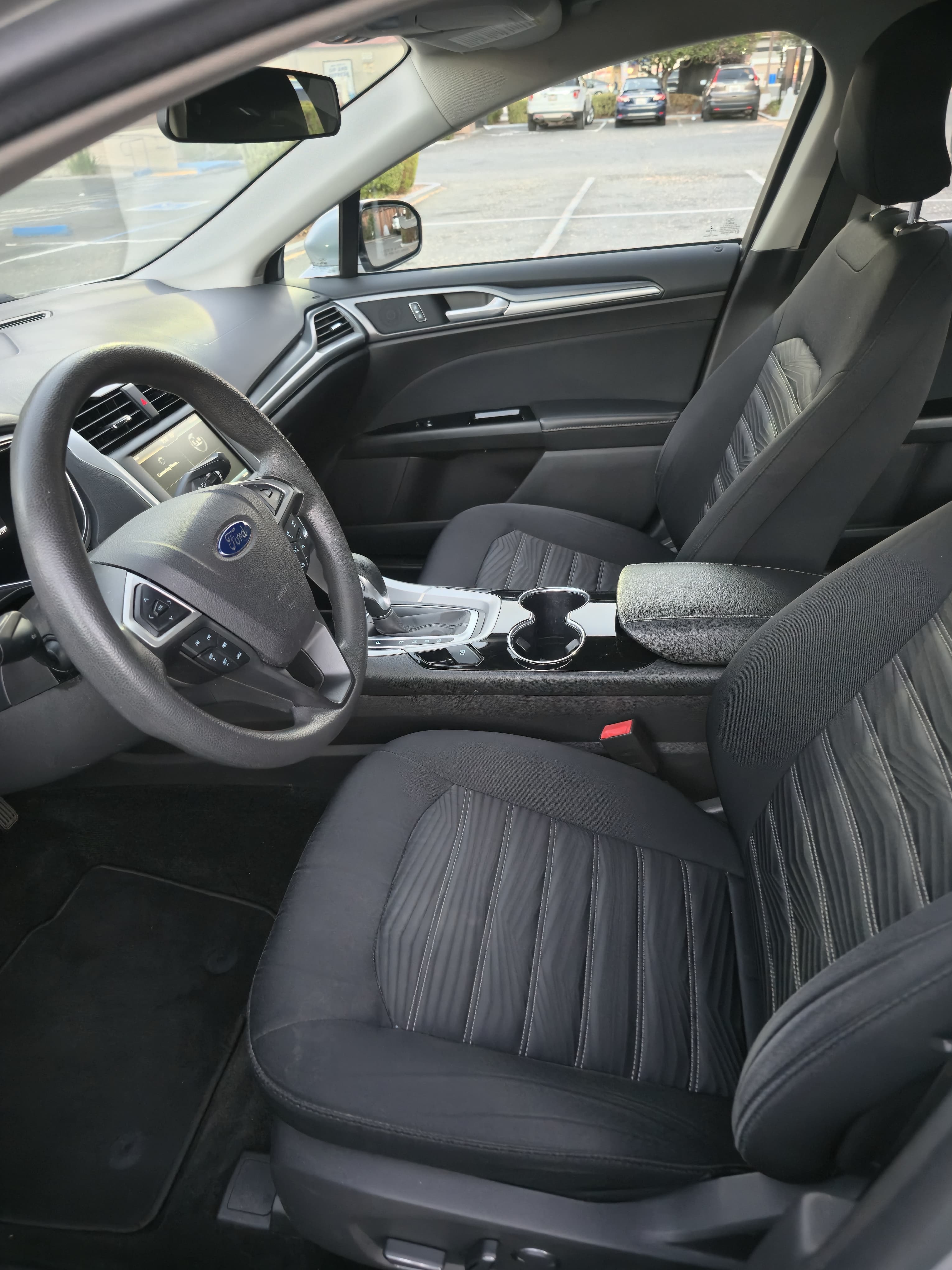 2016 Ford Fusion SE thumbnail 9