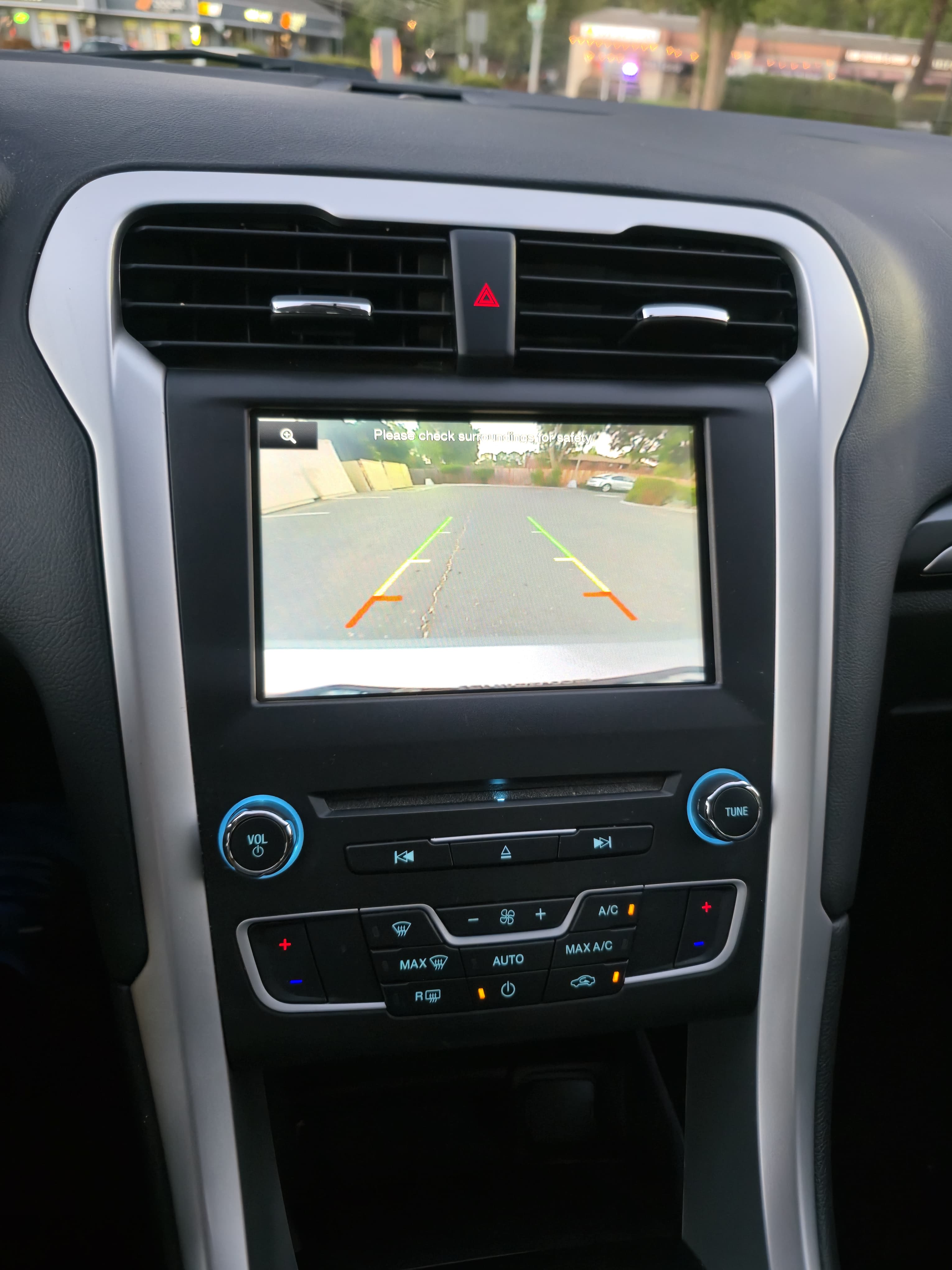 2016 Ford Fusion SE thumbnail 11