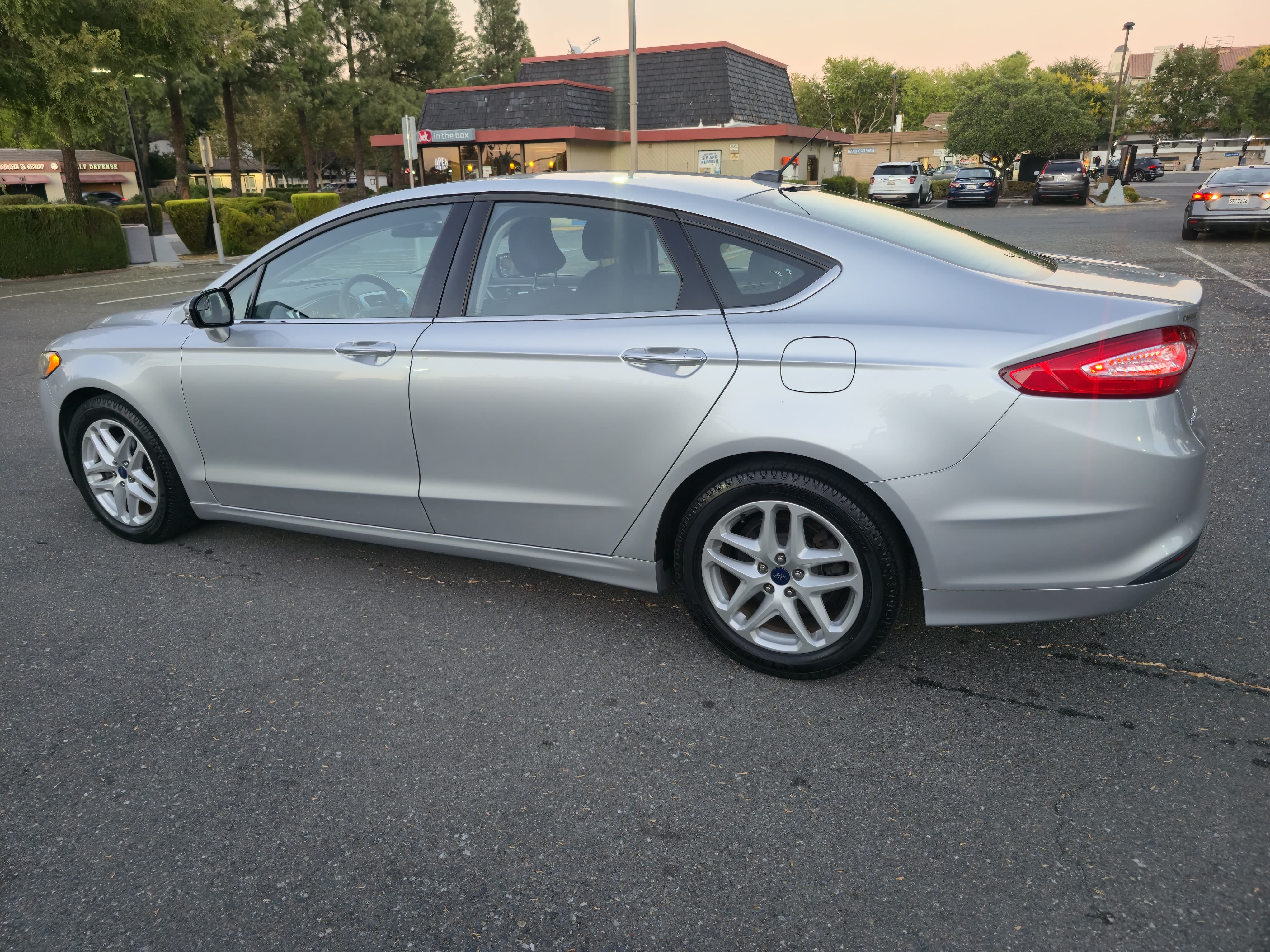 2016 Ford Fusion SE thumbnail 6