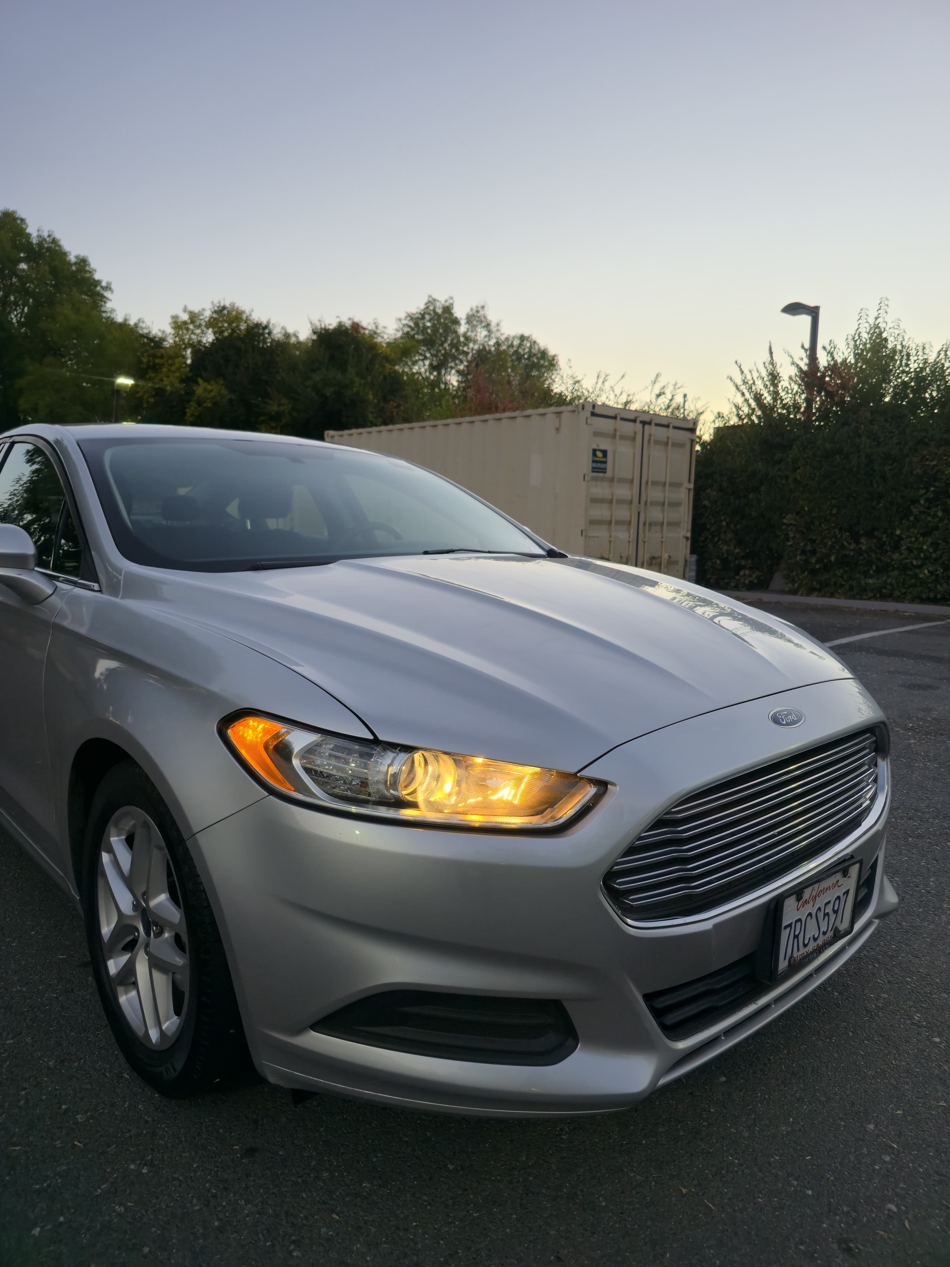 2016 Ford Fusion SE thumbnail 3